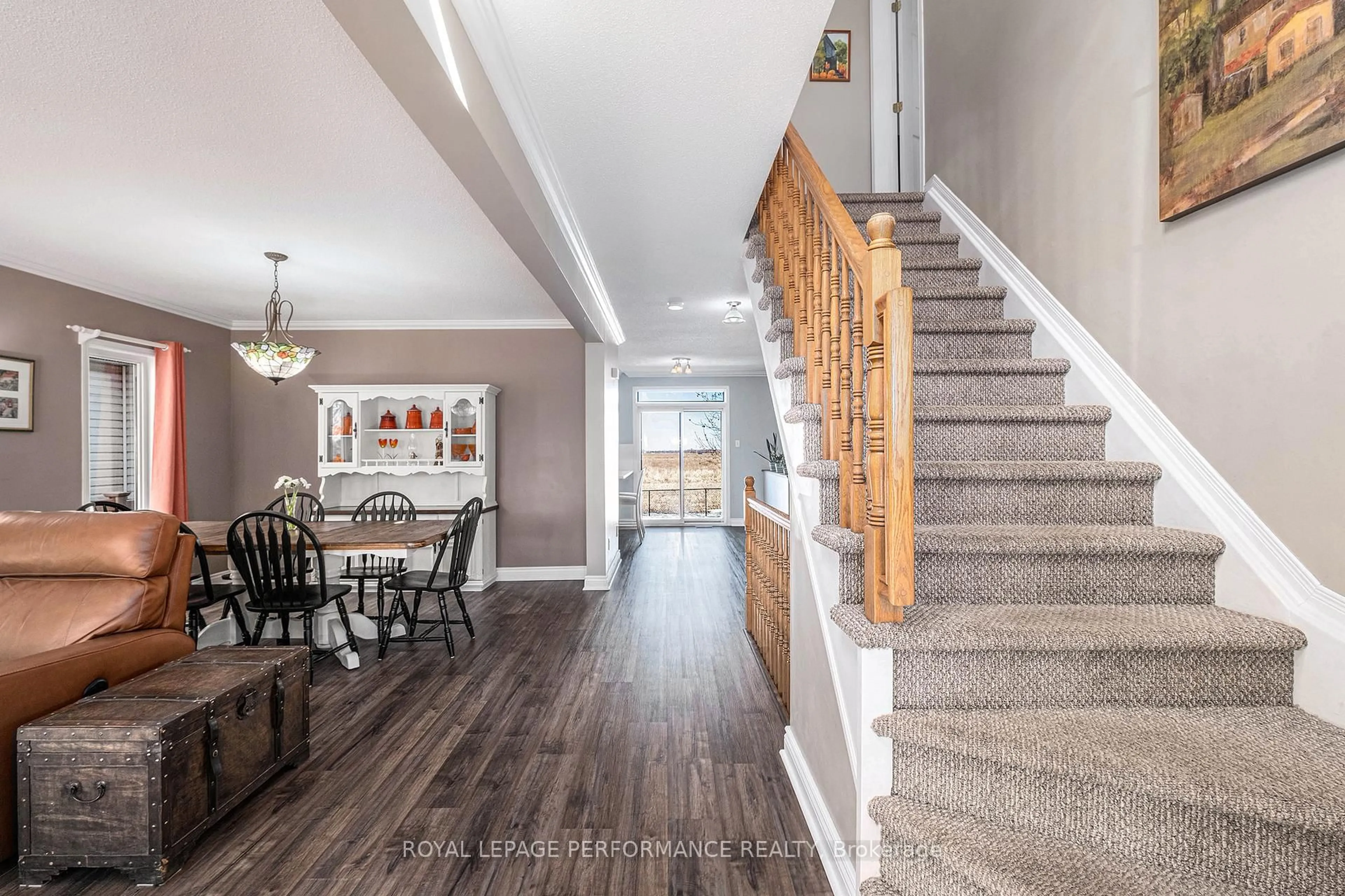 Indoor entryway for 148 Labelle St, Russell Ontario K0A 1W0