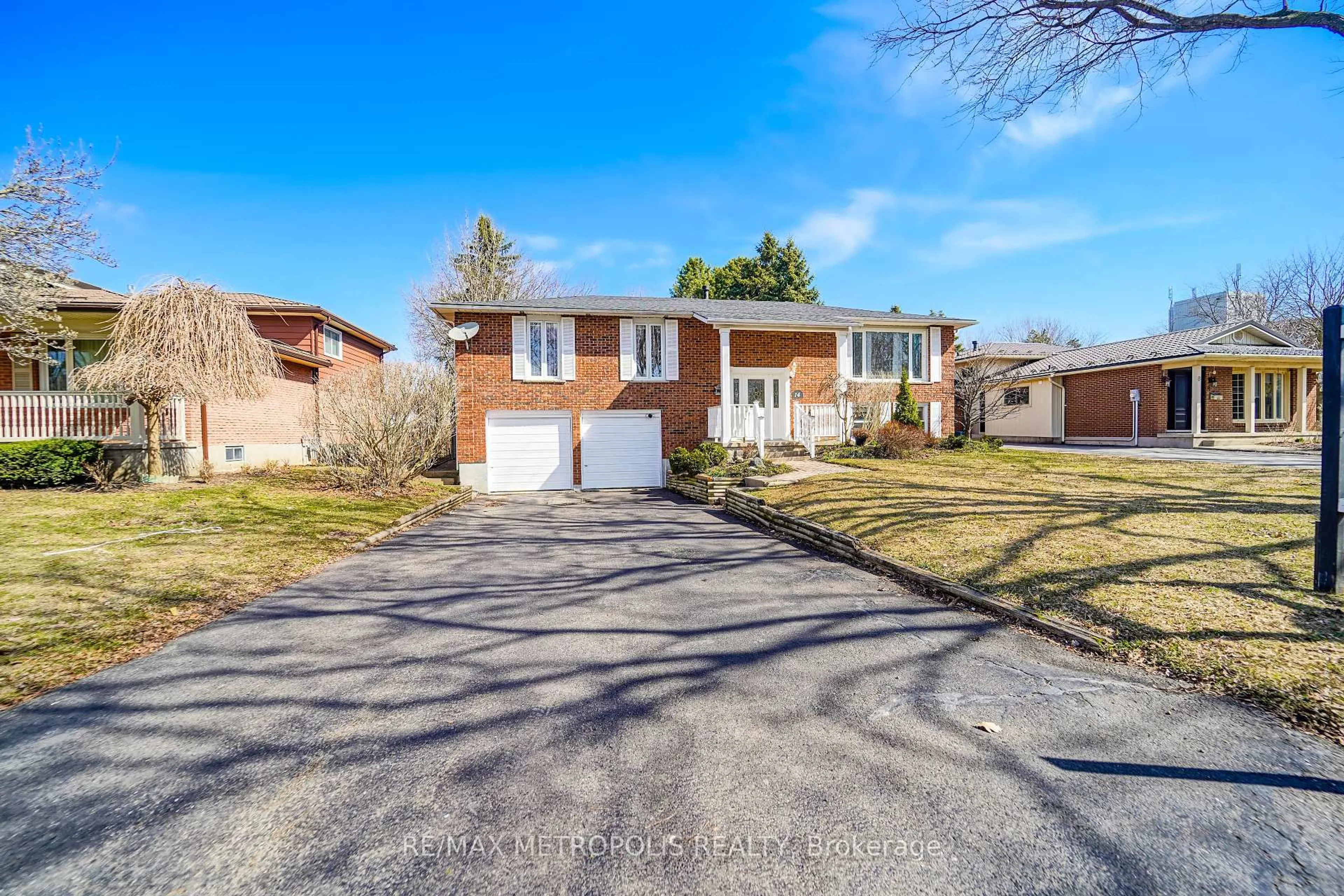 A pic from outside/outdoor area/front of a property/back of a property/a pic from drone, street for 14 MURRAY HILL Rd, Stratford Ontario N5A 7J8