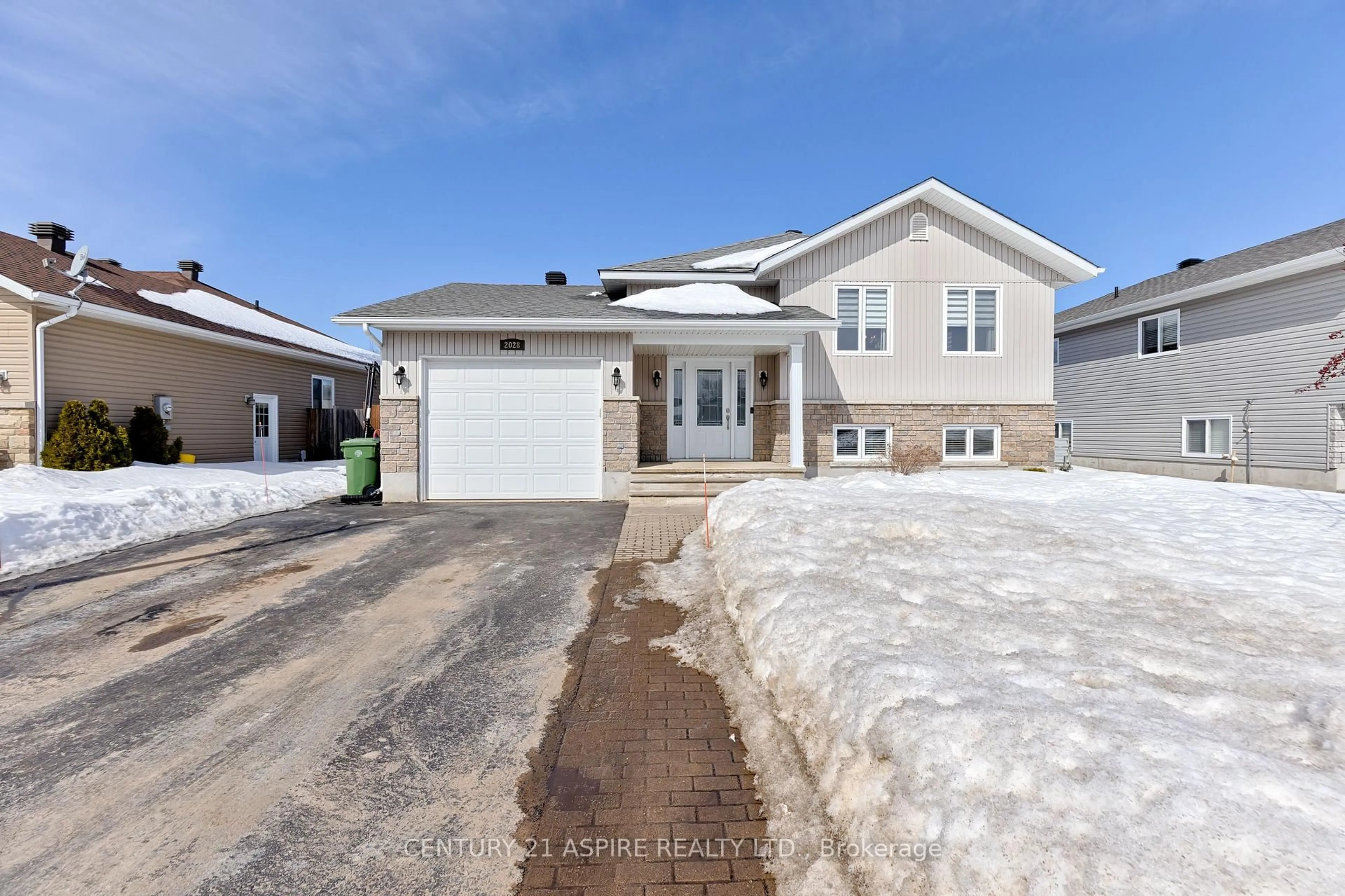 Unknown for 2028 Sandstone Cres, Petawawa Ontario K8H 0A6