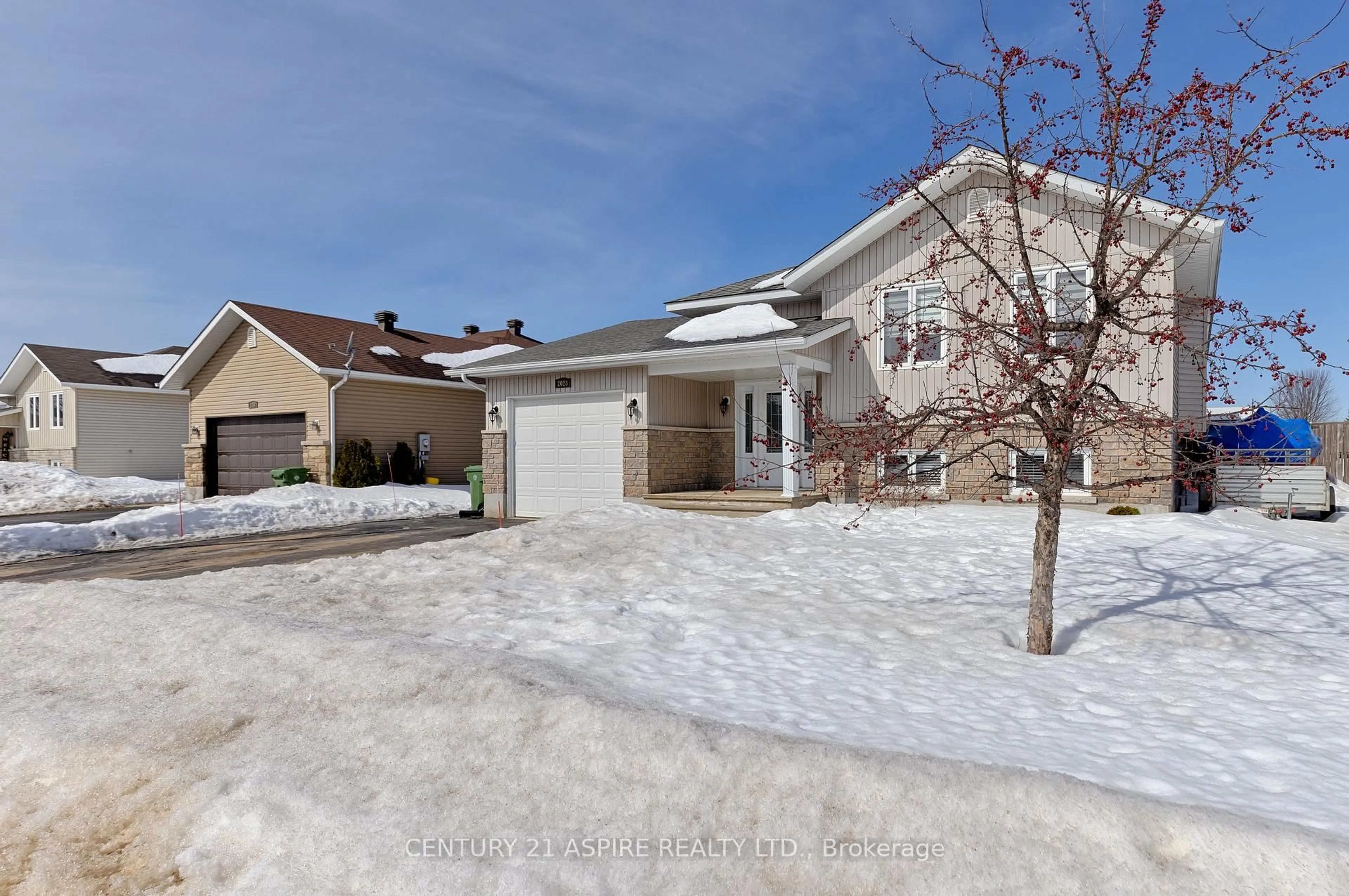 A pic from outside/outdoor area/front of a property/back of a property/a pic from drone, street for 2028 Sandstone Cres, Petawawa Ontario K8H 0A6