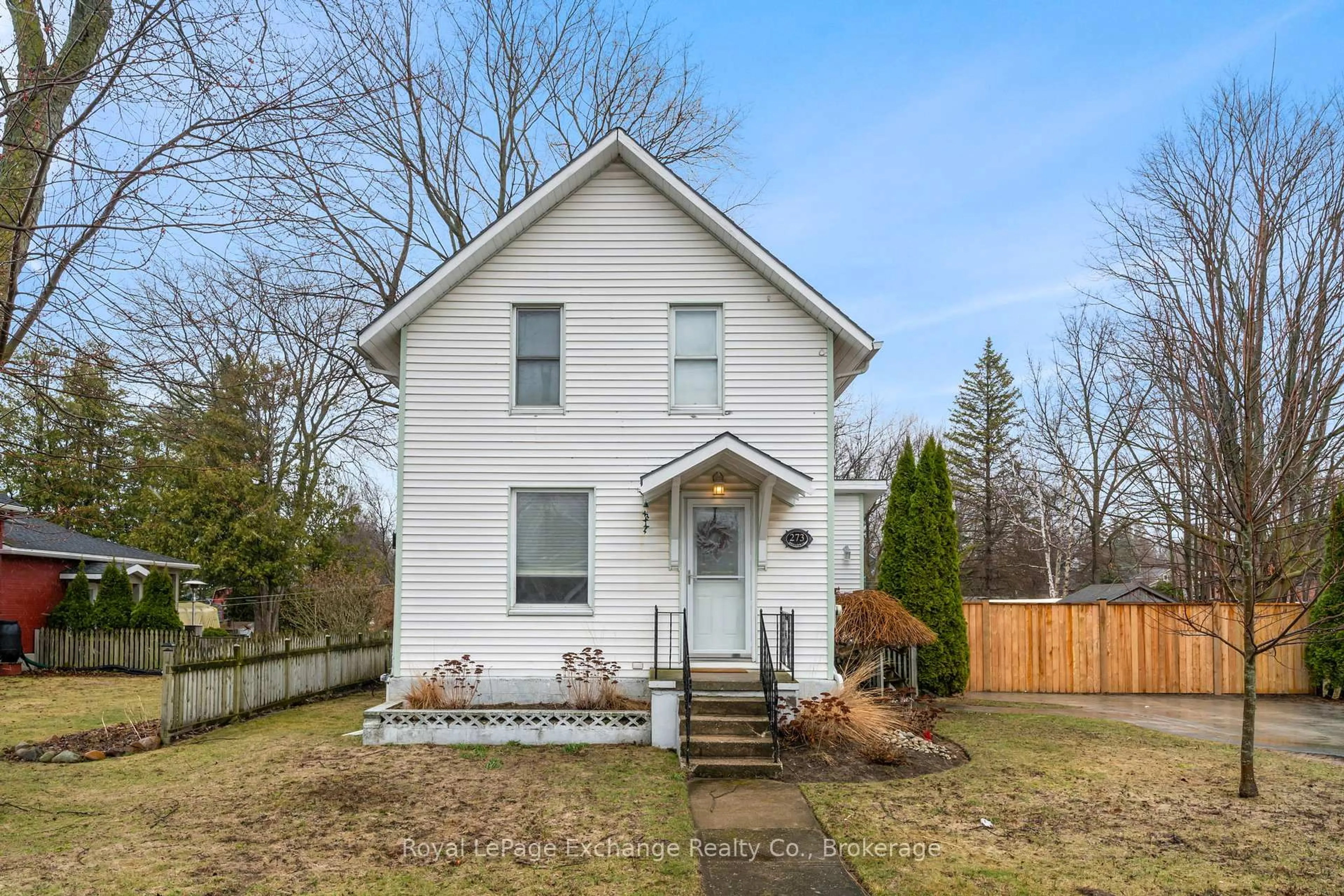 A pic from outside/outdoor area/front of a property/back of a property/a pic from drone, street for 273 Broadway St, Kincardine Ontario N2Z 2X9