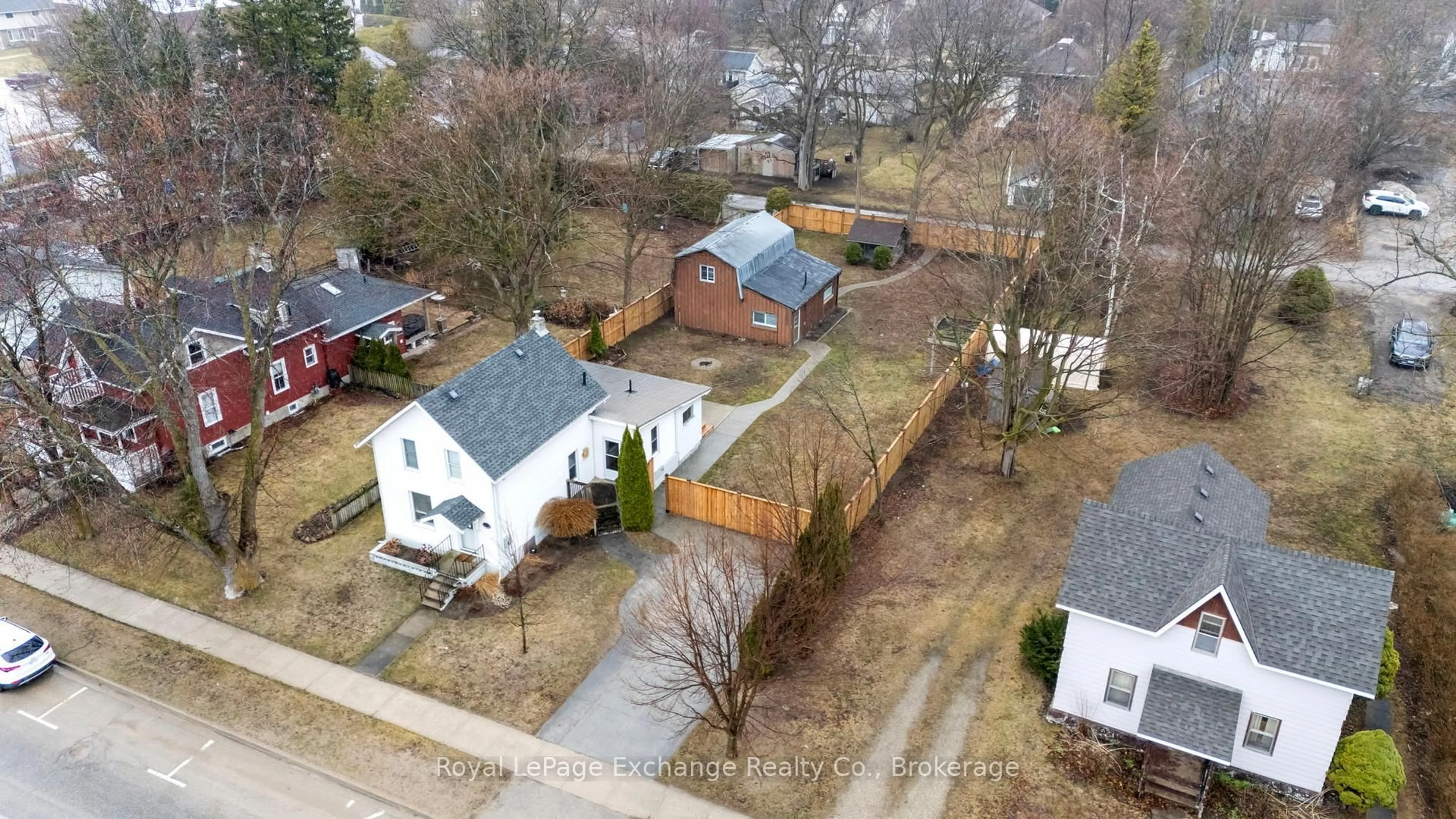 A pic from outside/outdoor area/front of a property/back of a property/a pic from drone, street for 273 Broadway St, Kincardine Ontario N2Z 2X9