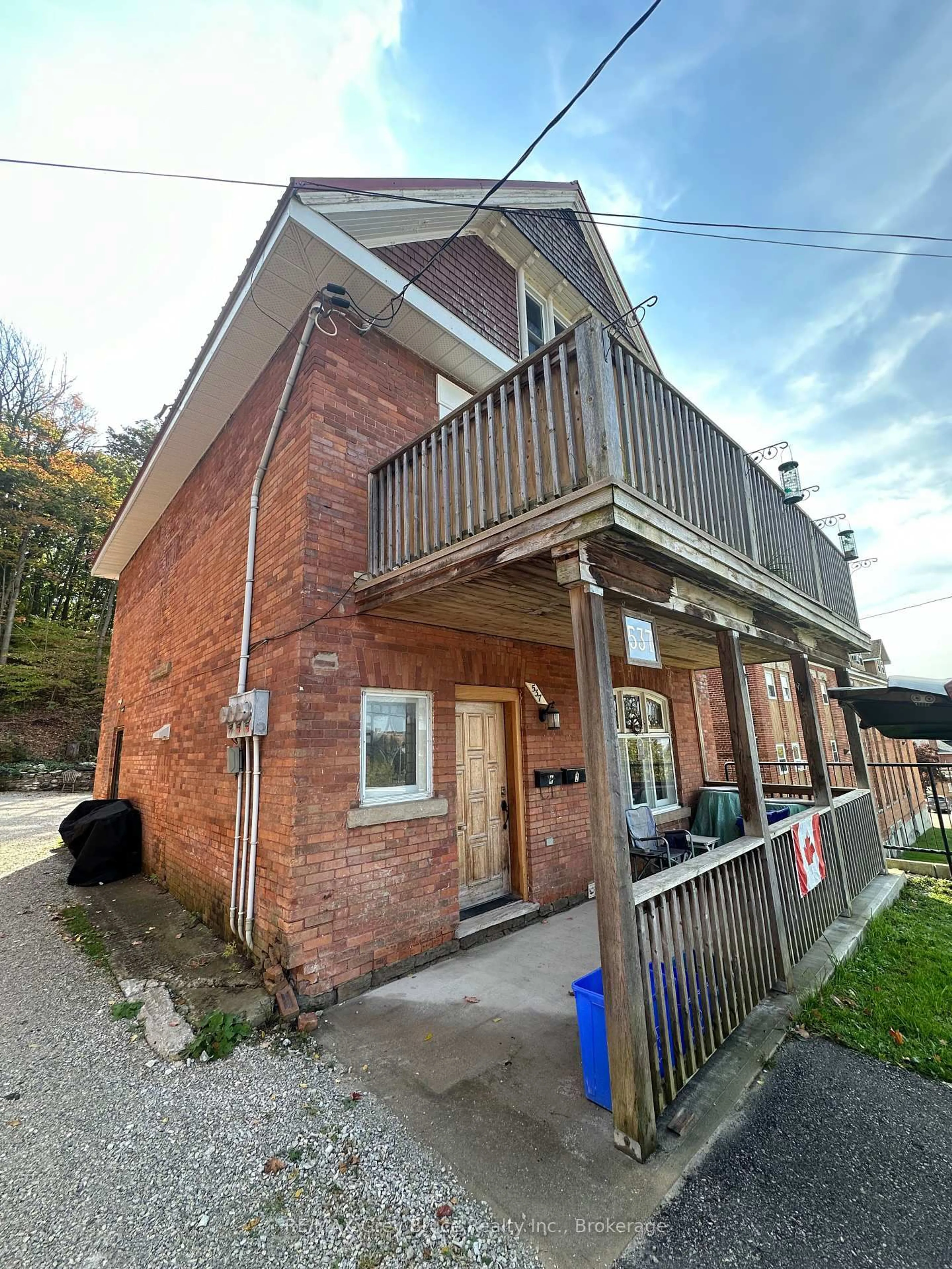 Home with brick exterior material, building for 537 8th St #3, Owen Sound Ontario N4K 1L7