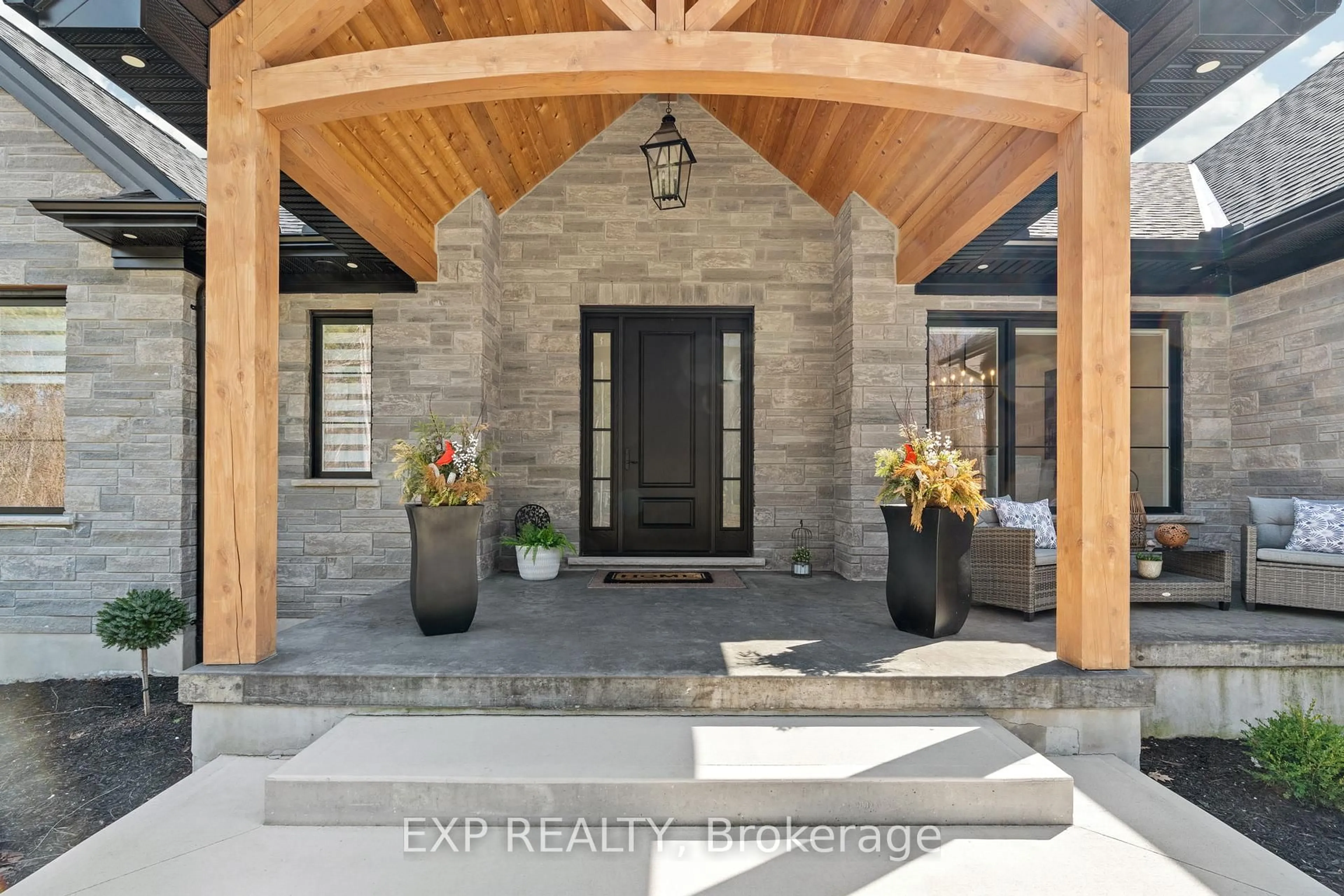 Indoor entryway for 8425 Goosemarsh Line, Lambton Shores Ontario N0M 1T0