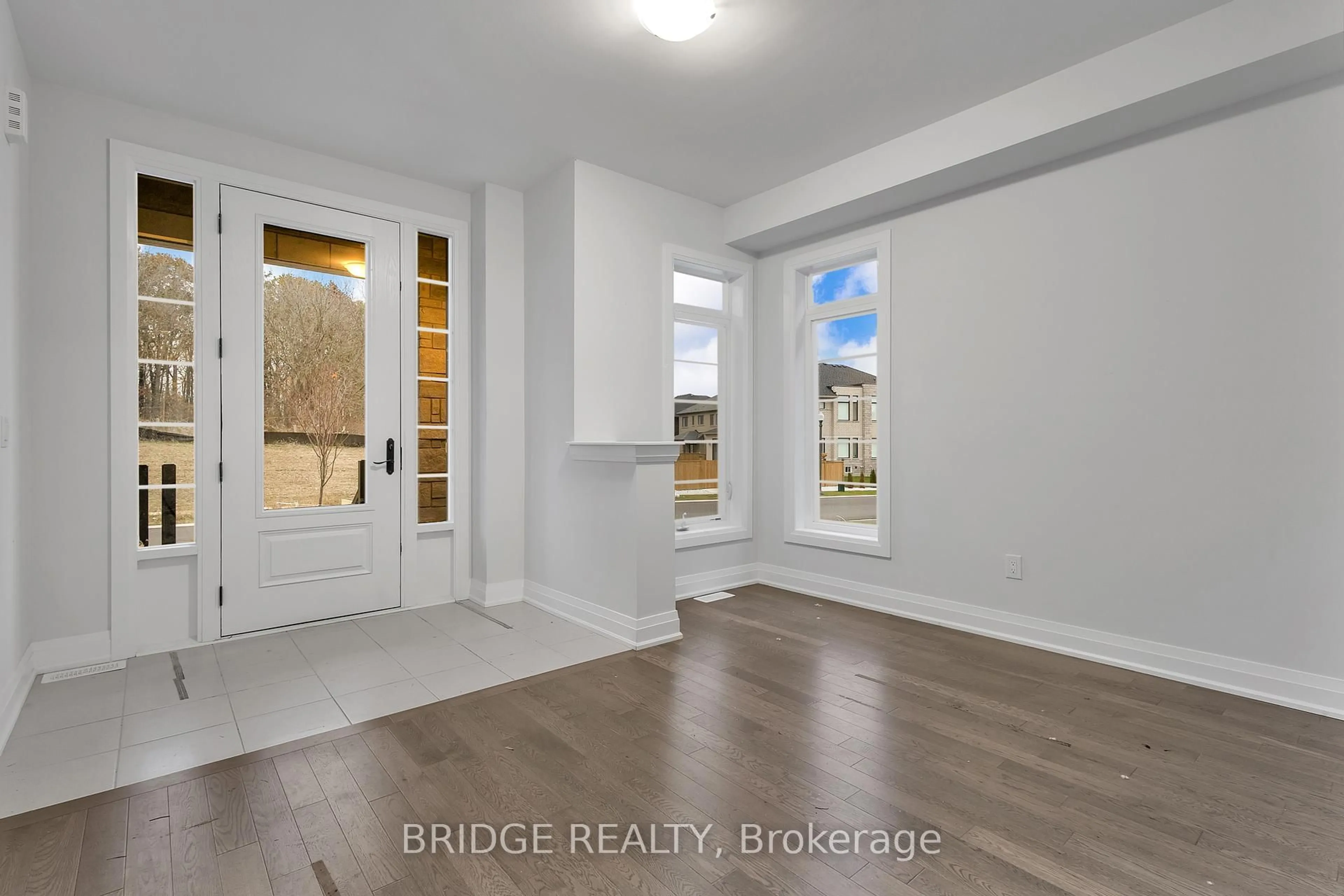 Indoor entryway for 1283 Upper Thames Dr, Woodstock Ontario N4T 0M9