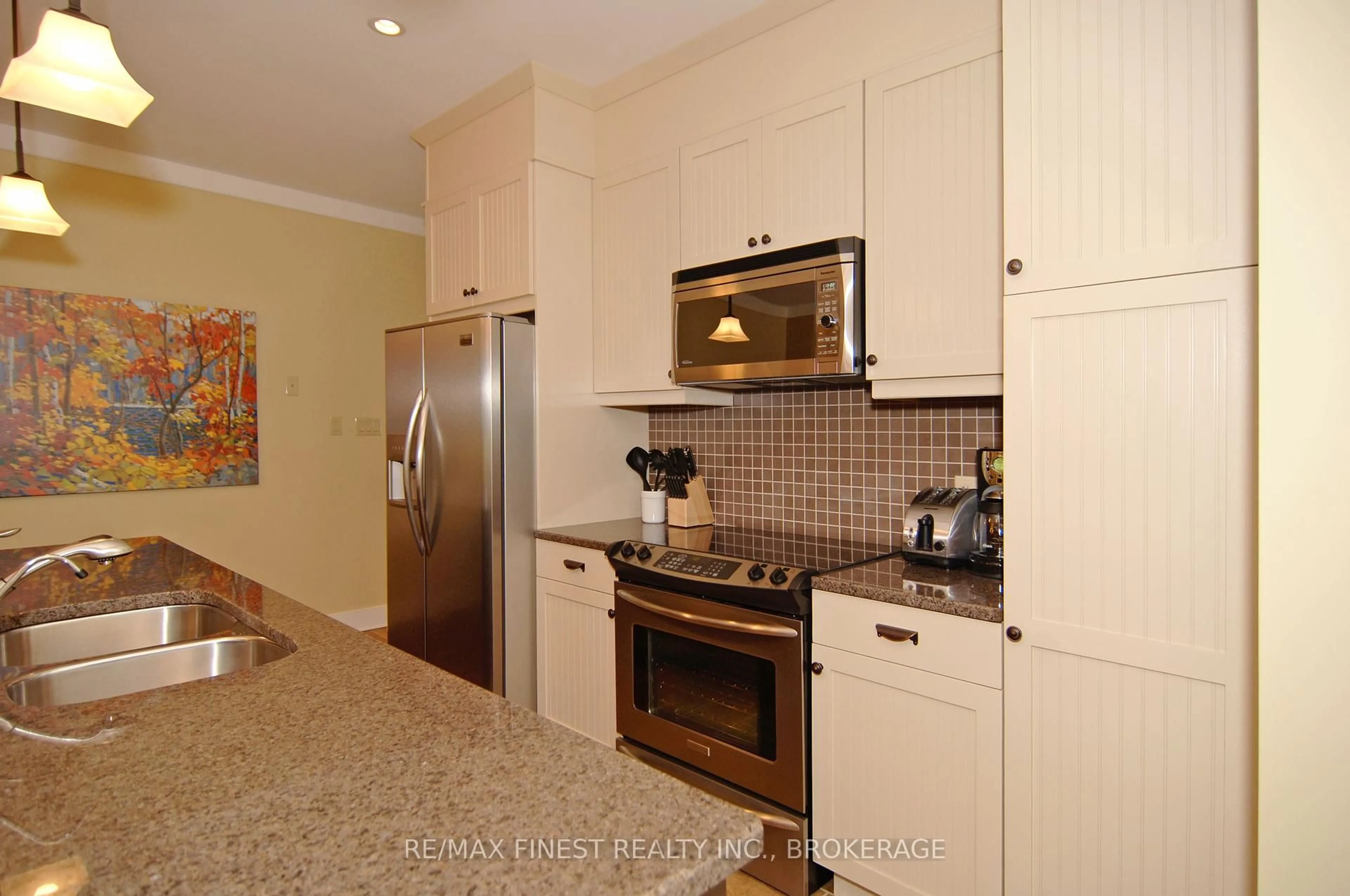 Standard kitchen, ceramic/tile floor for 532 10th Concession Rd #7-5, Rideau Lakes Ontario K0G 1X0