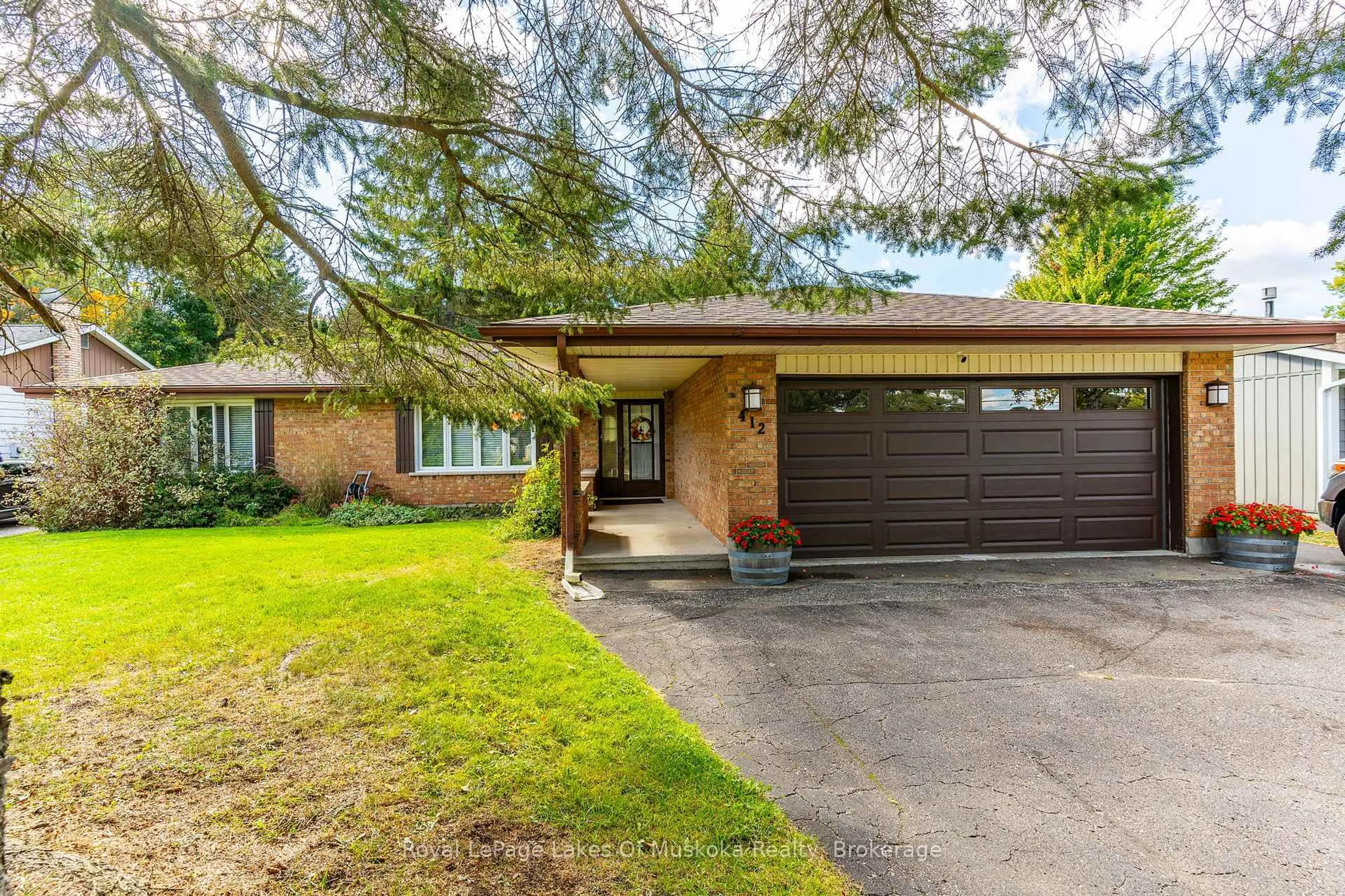 Home with brick exterior material, street for 412 MANITOBA St, Bracebridge Ontario P0B 1C0