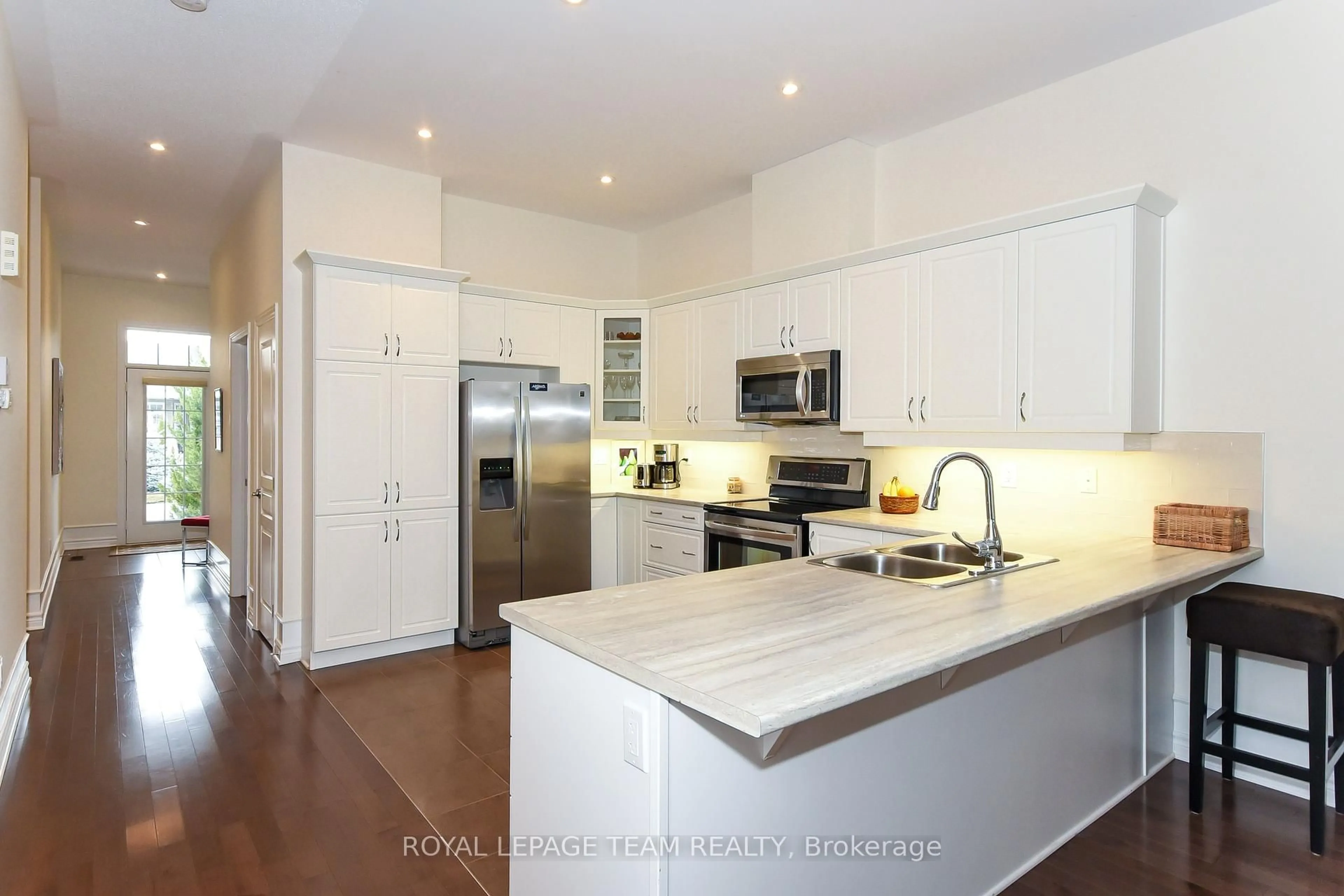 Open concept kitchen, unknown for 181 OXFORD St, North Grenville Ontario K0G 1J0