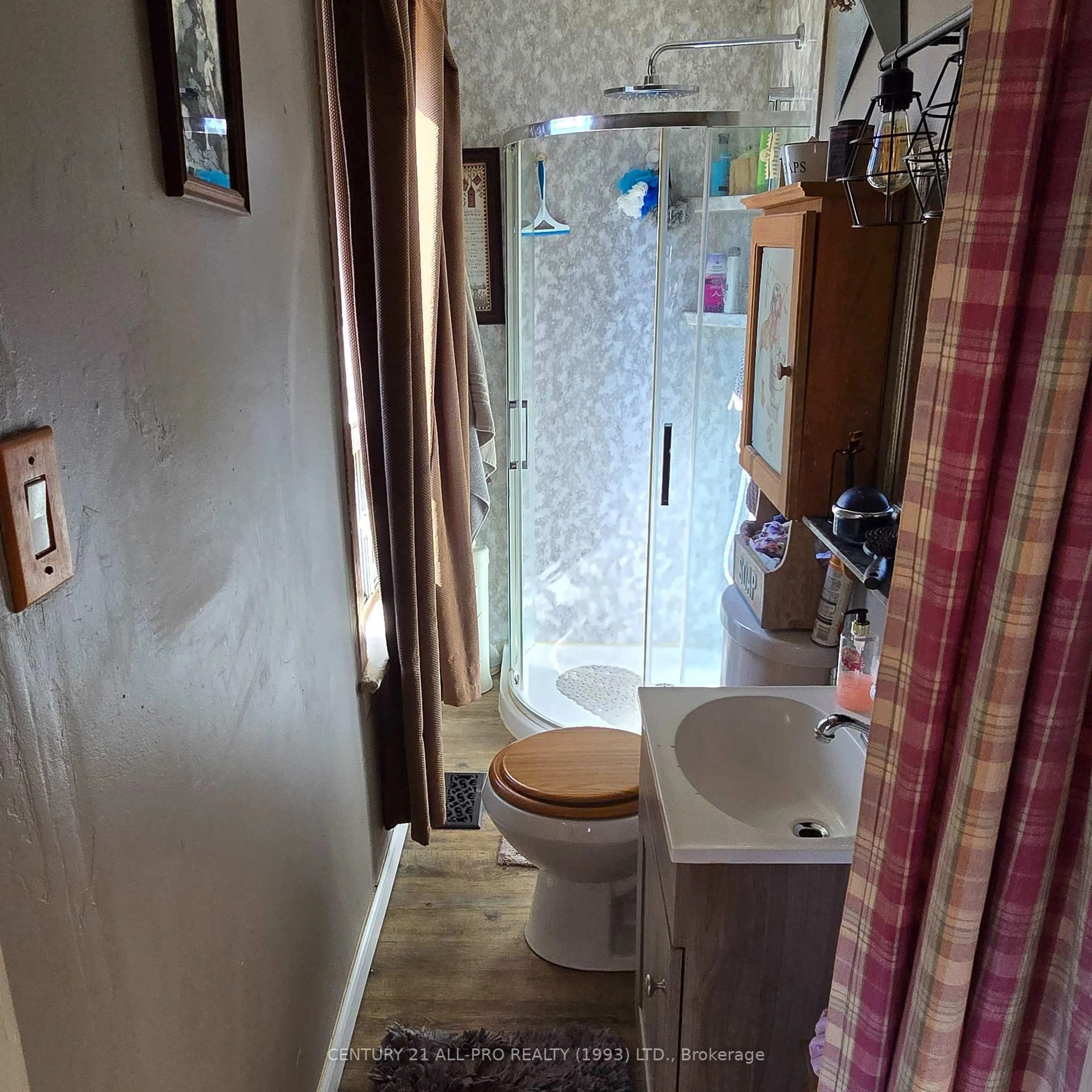 Standard bathroom, unknown for 254 Dufferin Ave, Quinte West Ontario K8V 5E9