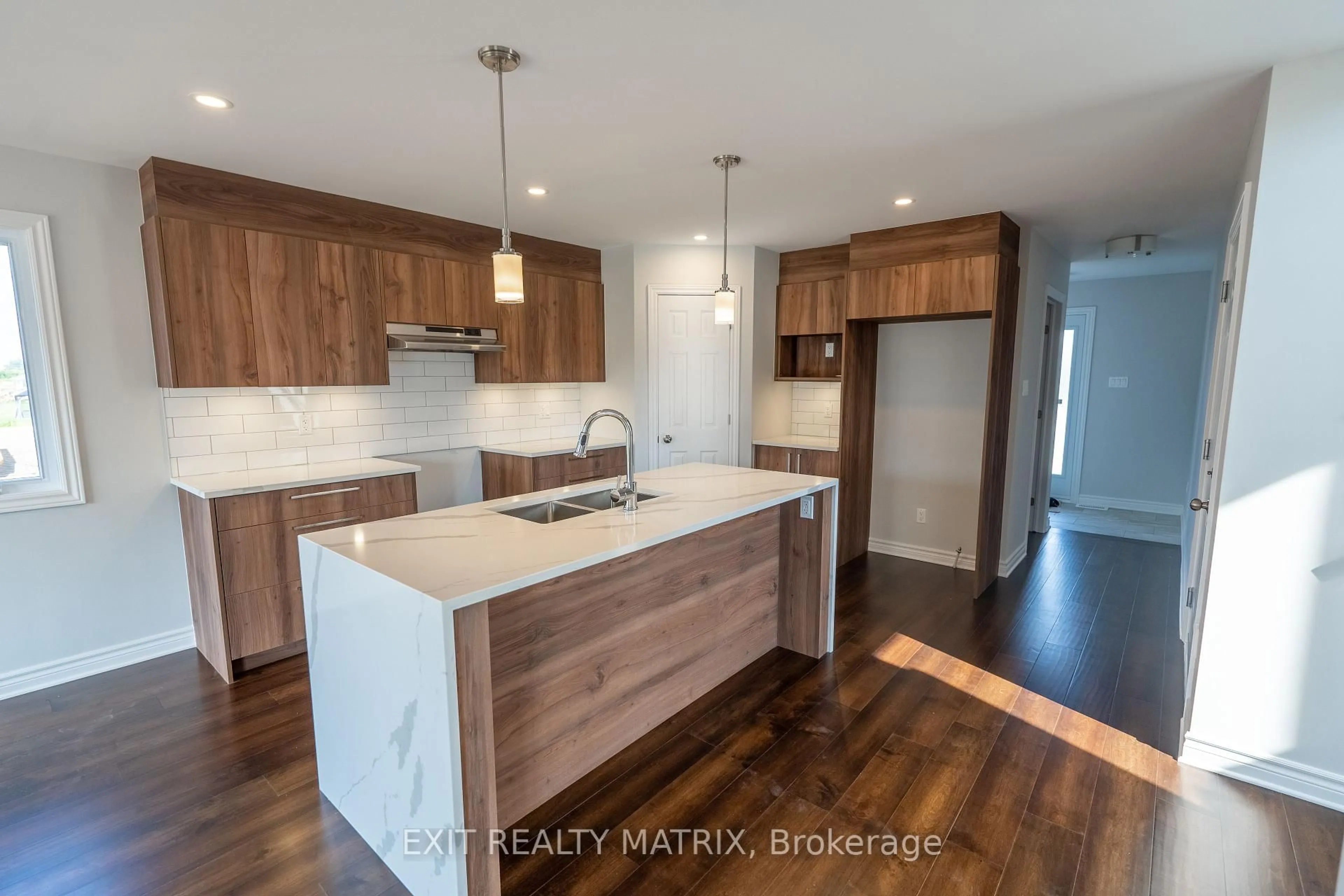 Open concept kitchen, wood/laminate floor for 724 WALTON St, Cornwall Ontario K6H 0J2