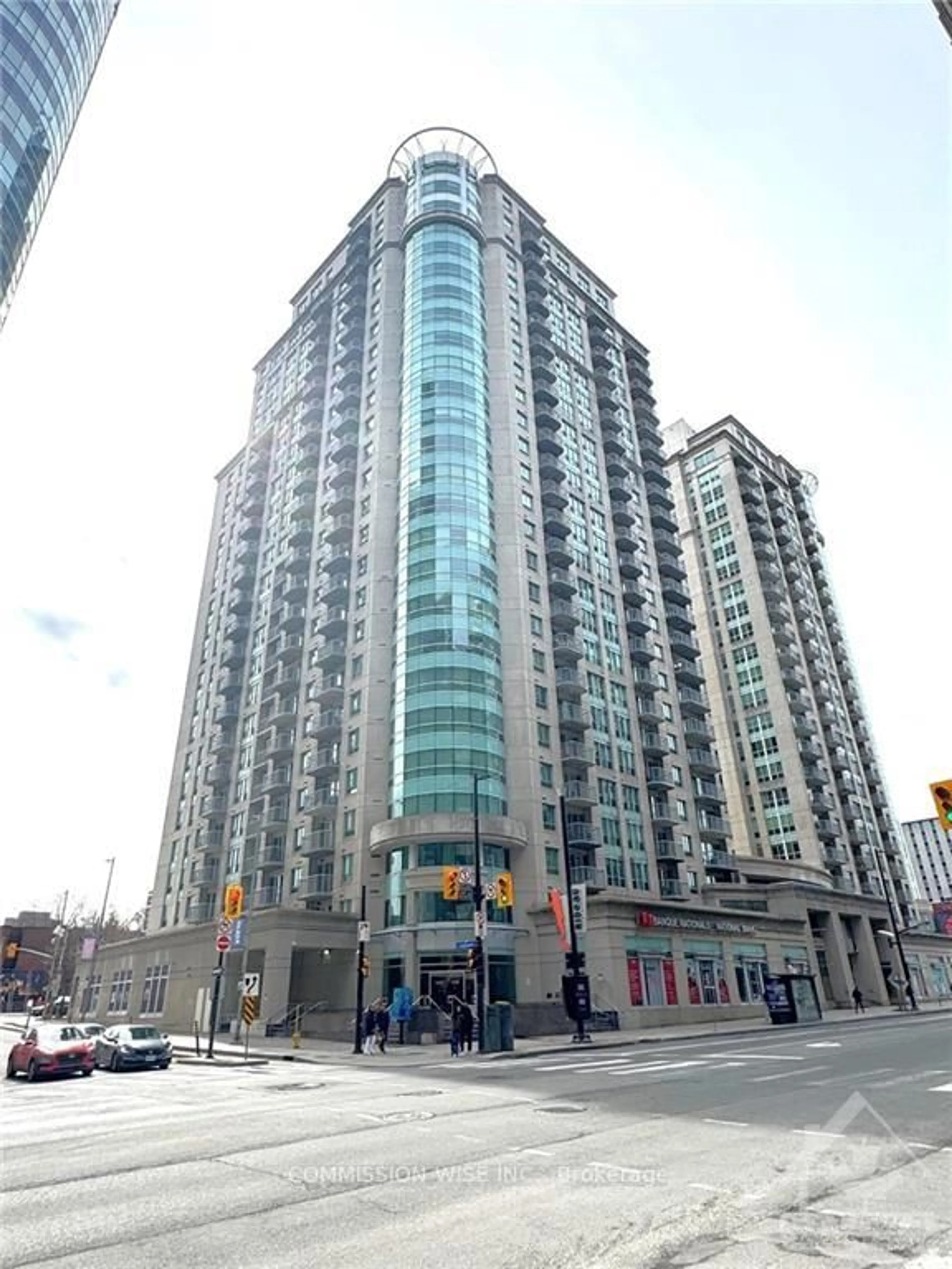 Indoor foyer for 234 Rideau St #1004, Ottawa Ontario K1N 0A9