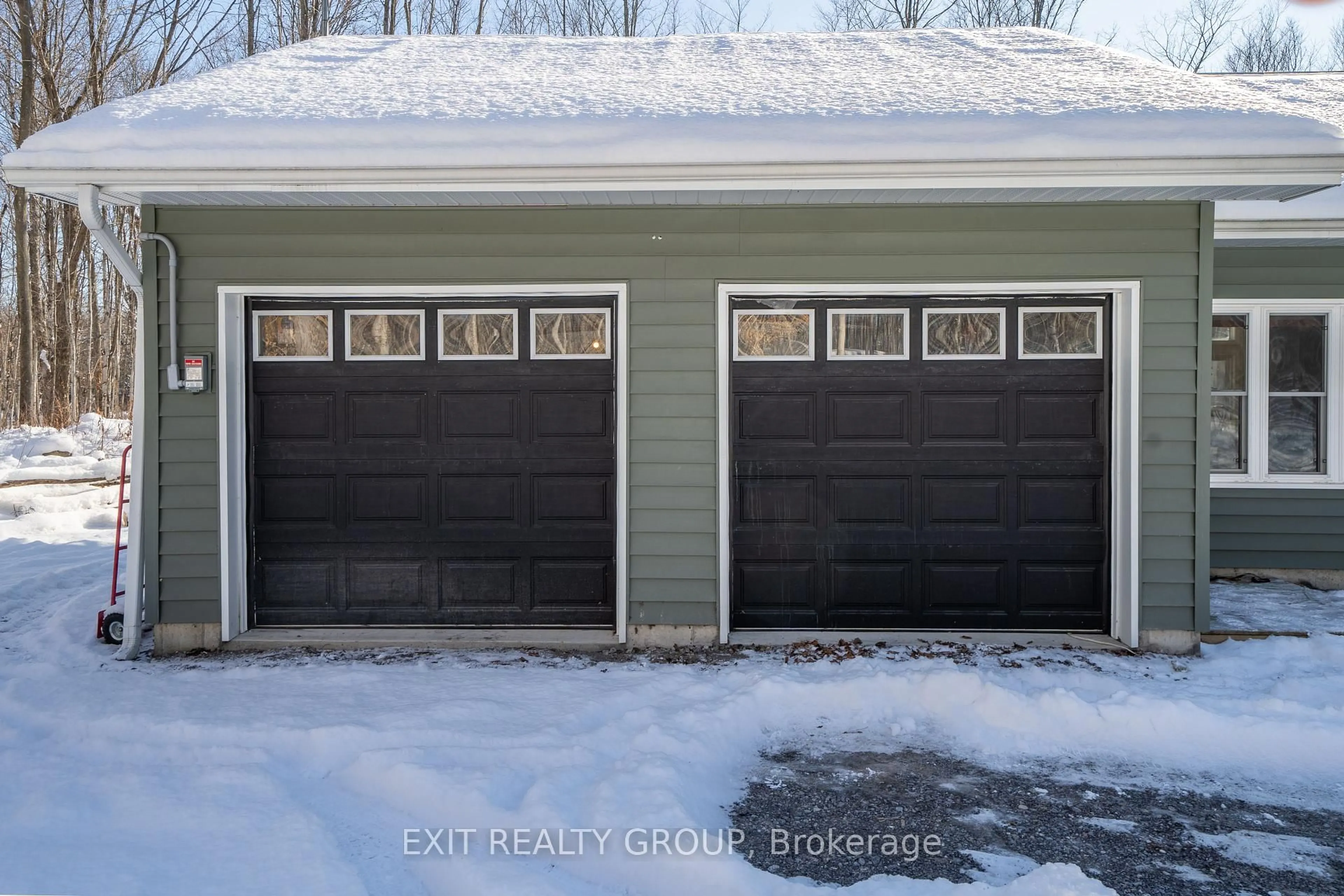 Indoor garage for 1912 Moneymore Rd, Belleville Ontario K0K 2Y0