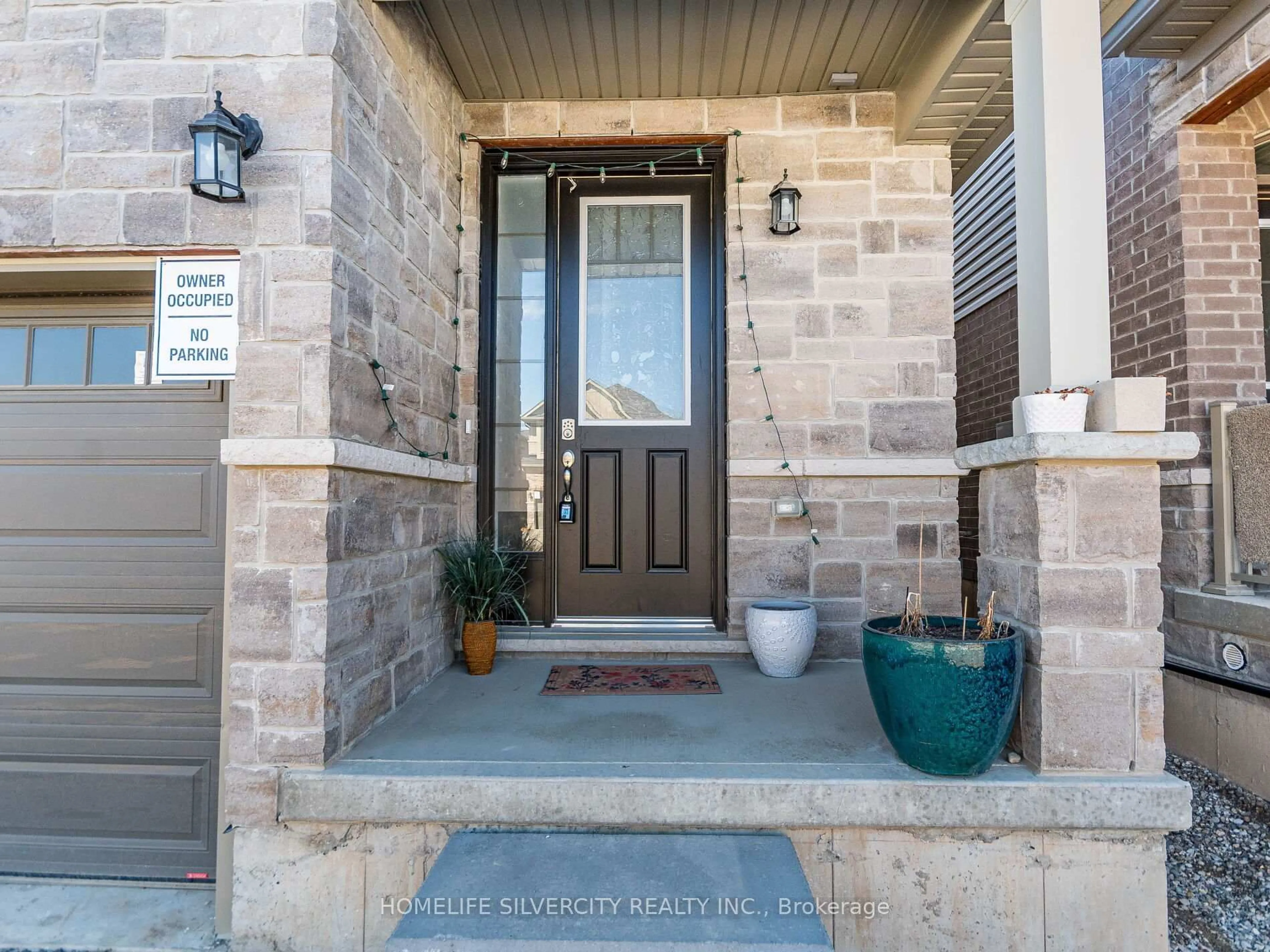 Indoor entryway for 11 Holder Dr, Brantford Ontario N3T 0V1