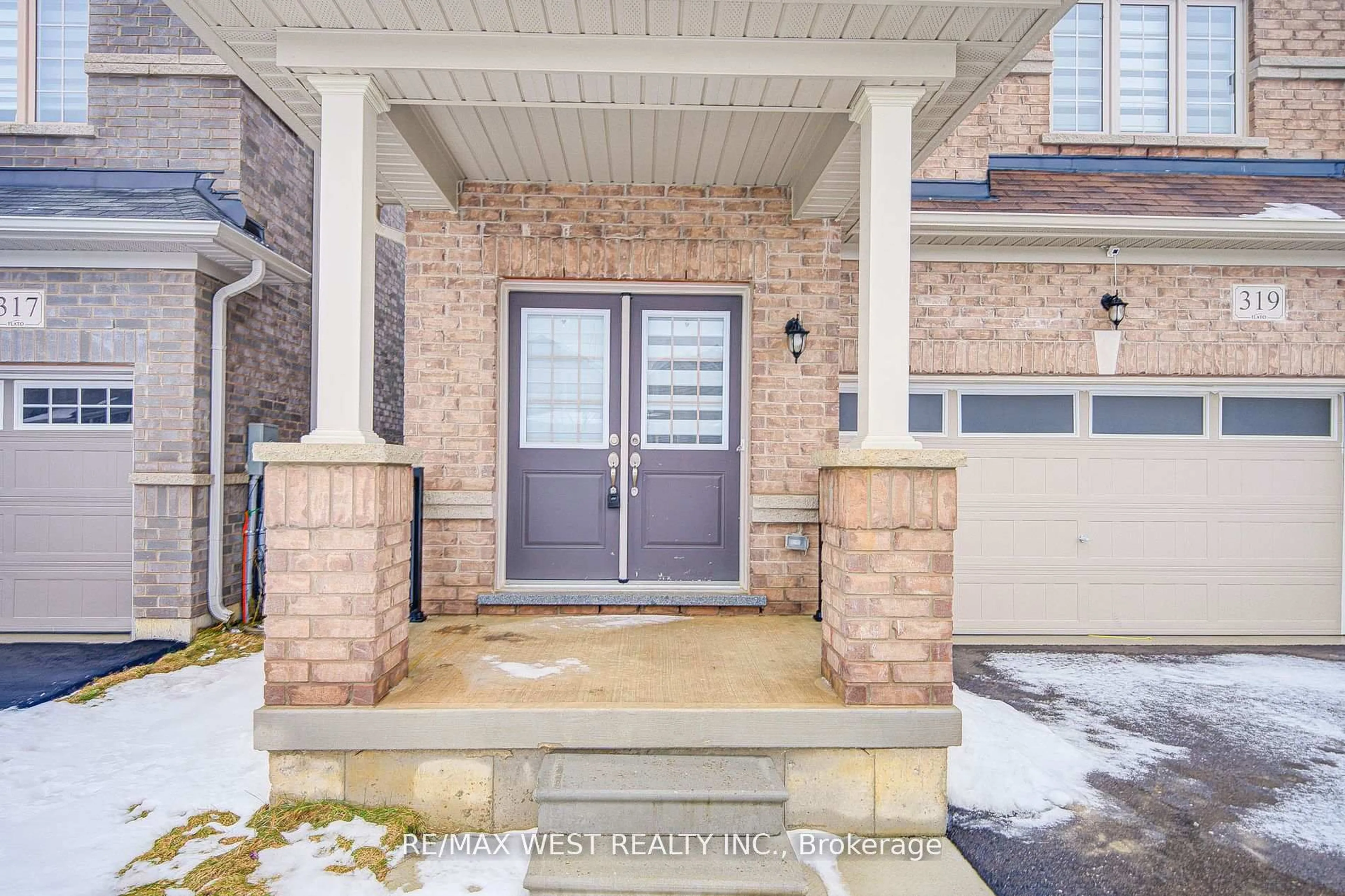 Indoor entryway for 319 Ridley Cres, Southgate Ontario N0C 1B0