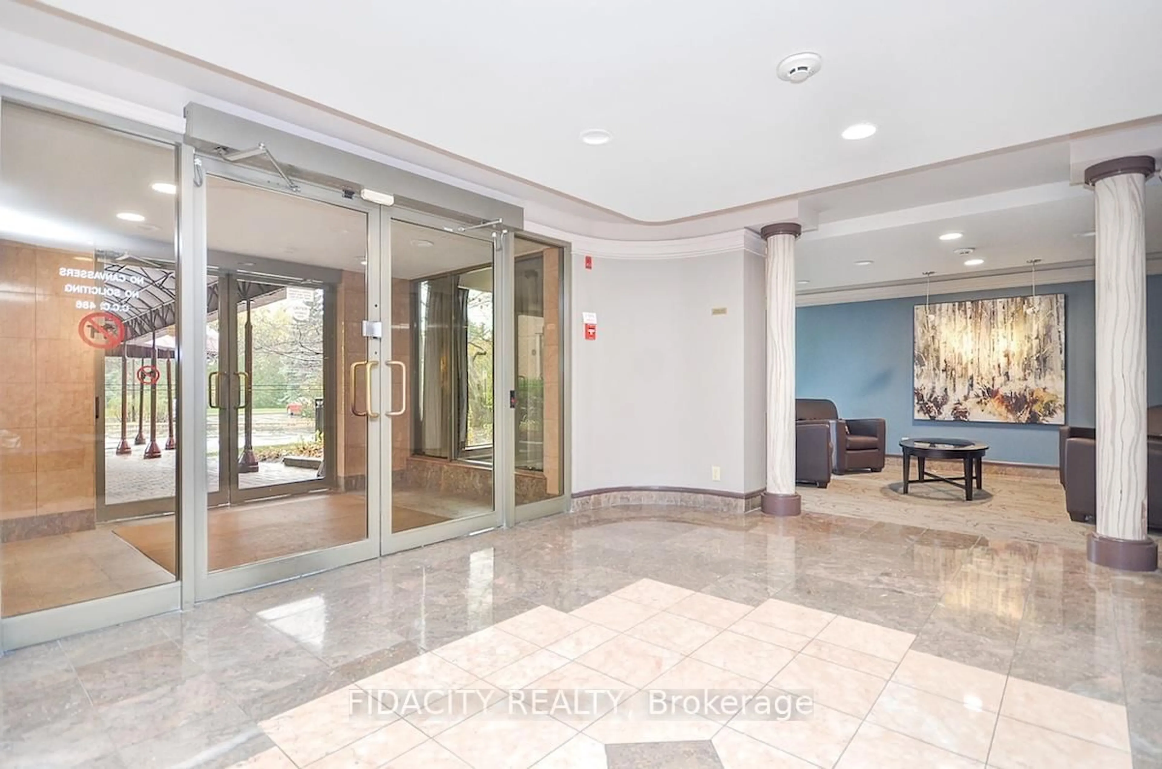 Indoor foyer for 100 Grant Carman Dr #216, Ottawa Ontario K2E 8B8