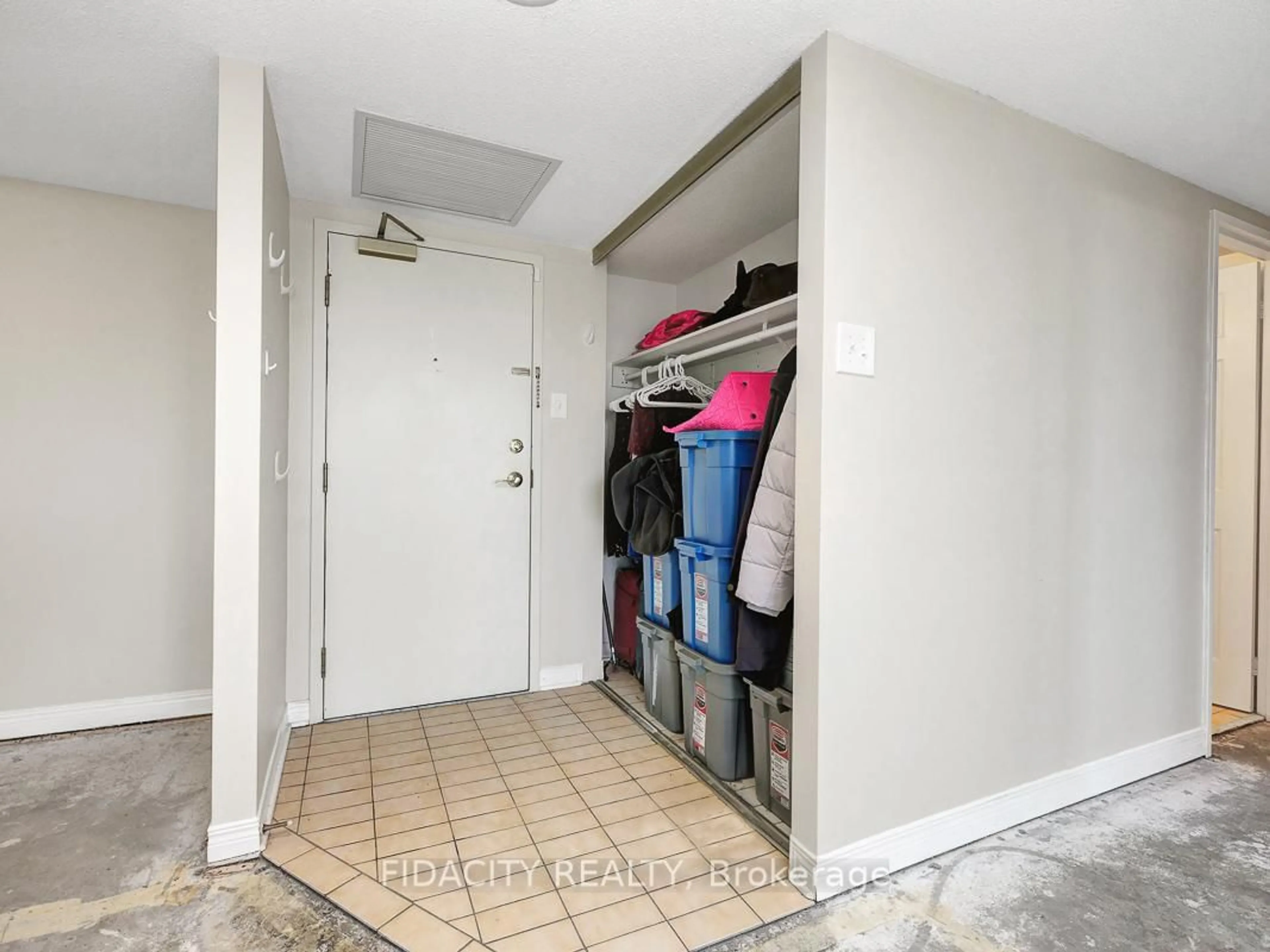 Indoor entryway for 100 Grant Carman Dr #216, Ottawa Ontario K2E 8B8