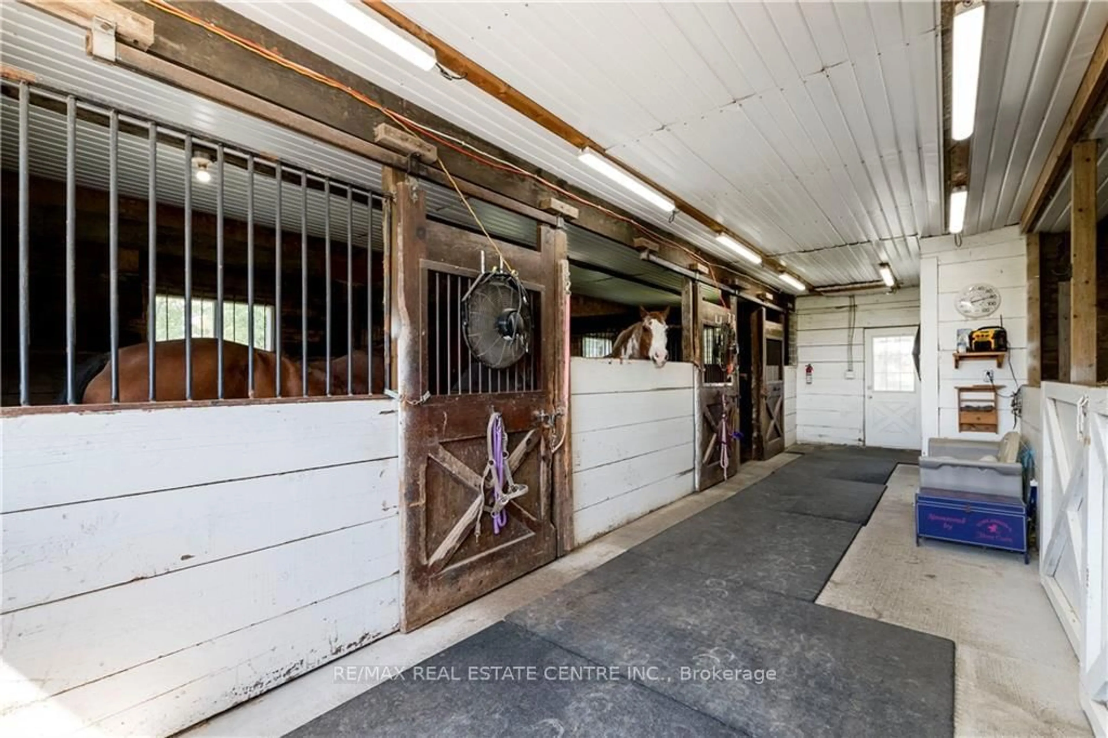 Indoor garage for 32 Irish Line, Haldimand Ontario N0A 1E0