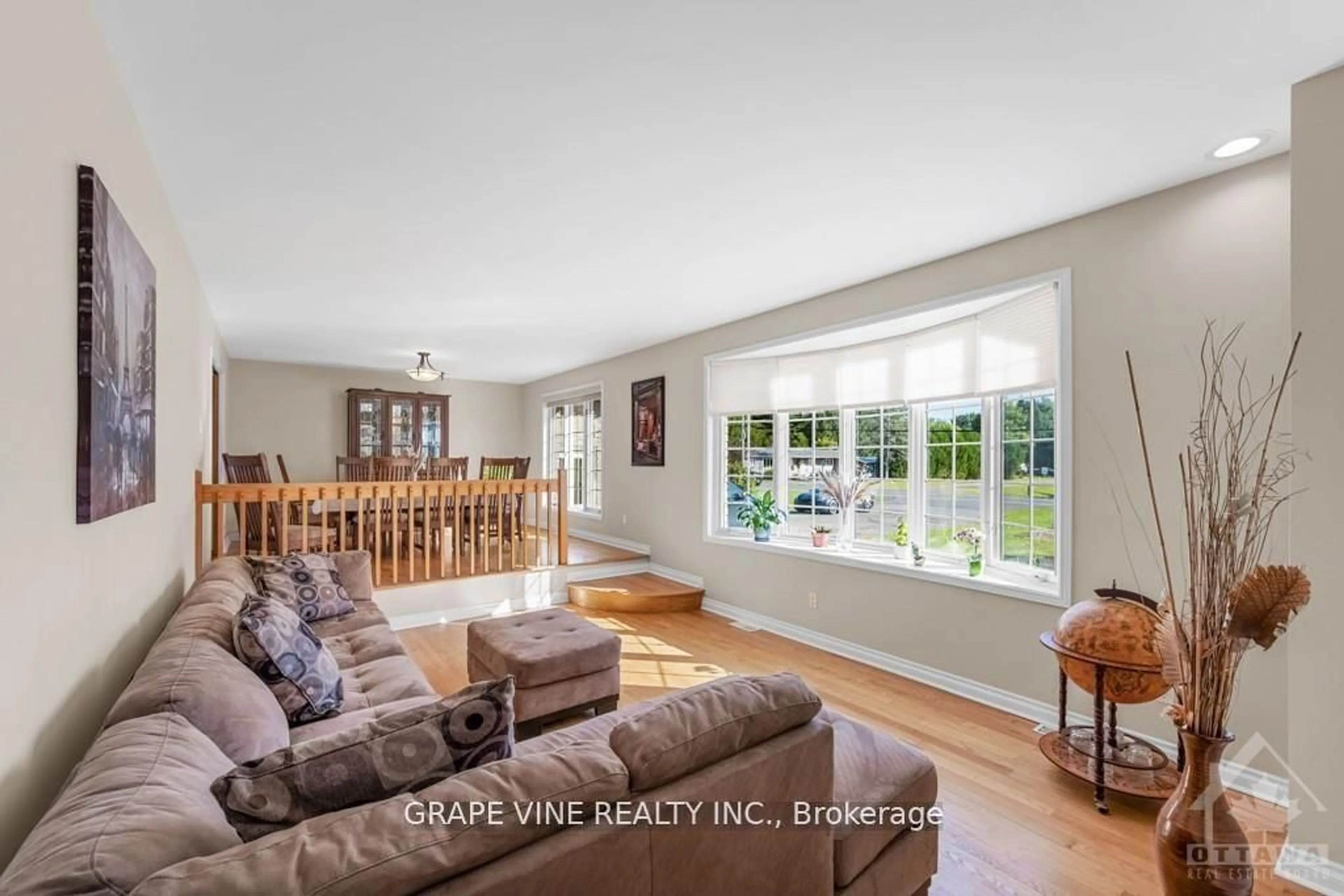 Living room with furniture, unknown for 400 Limoges Rd, Russell Ontario K0A 2M0