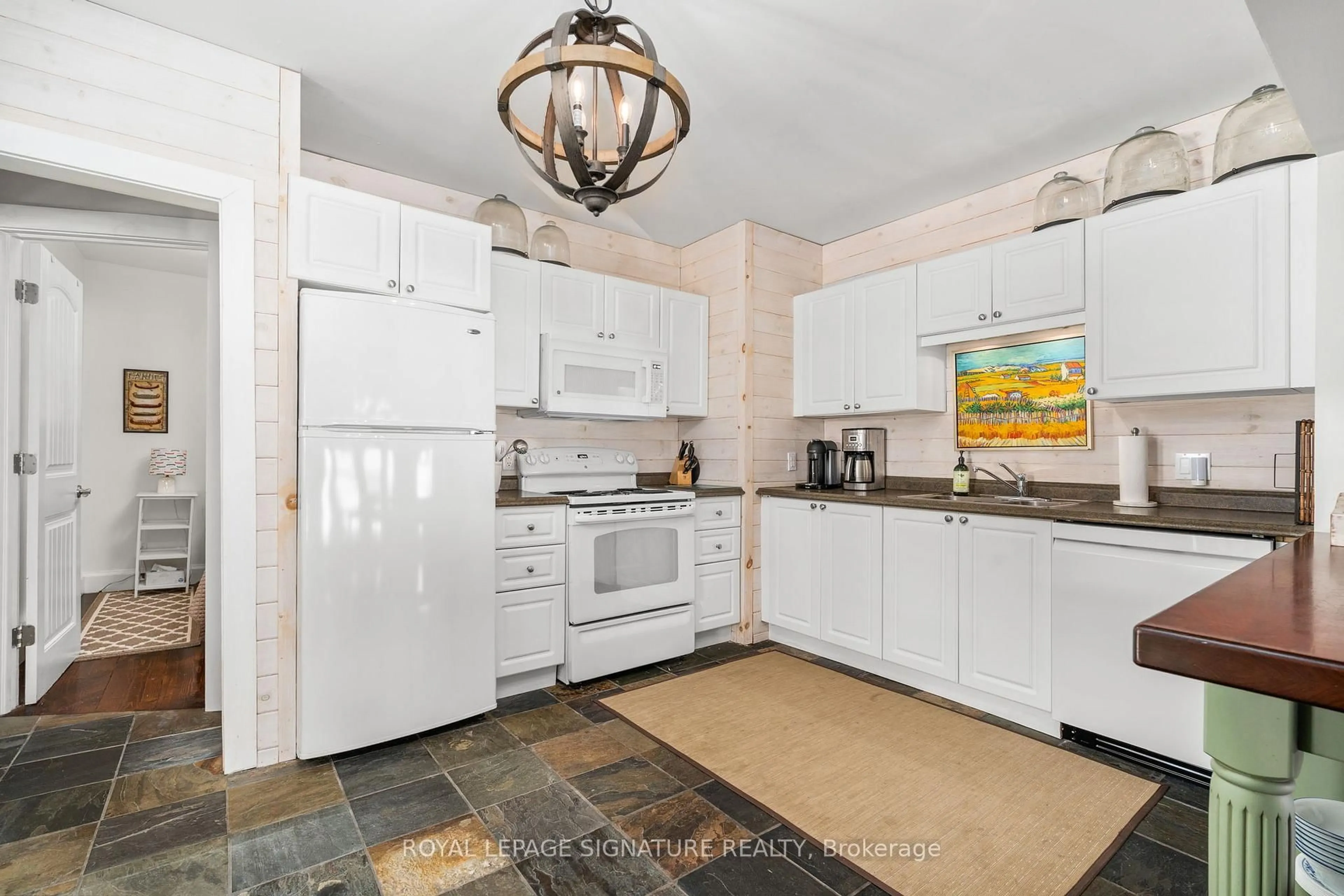 Standard kitchen, ceramic/tile floor for 16 Gore St, Huntsville Ontario P0B 1L0