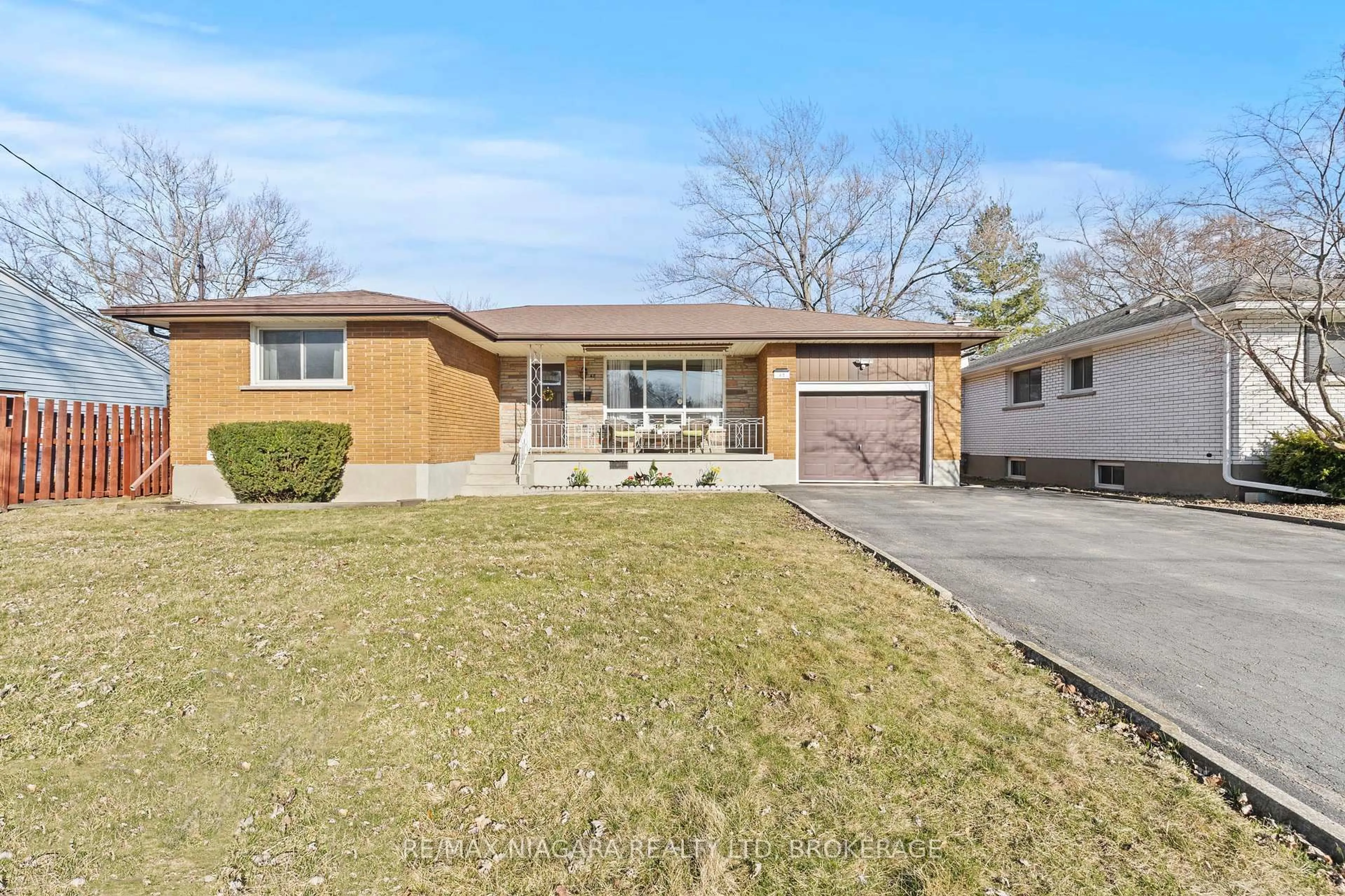 Home with brick exterior material, street for 48 Valencourt Dr, Welland Ontario L3C 1M8