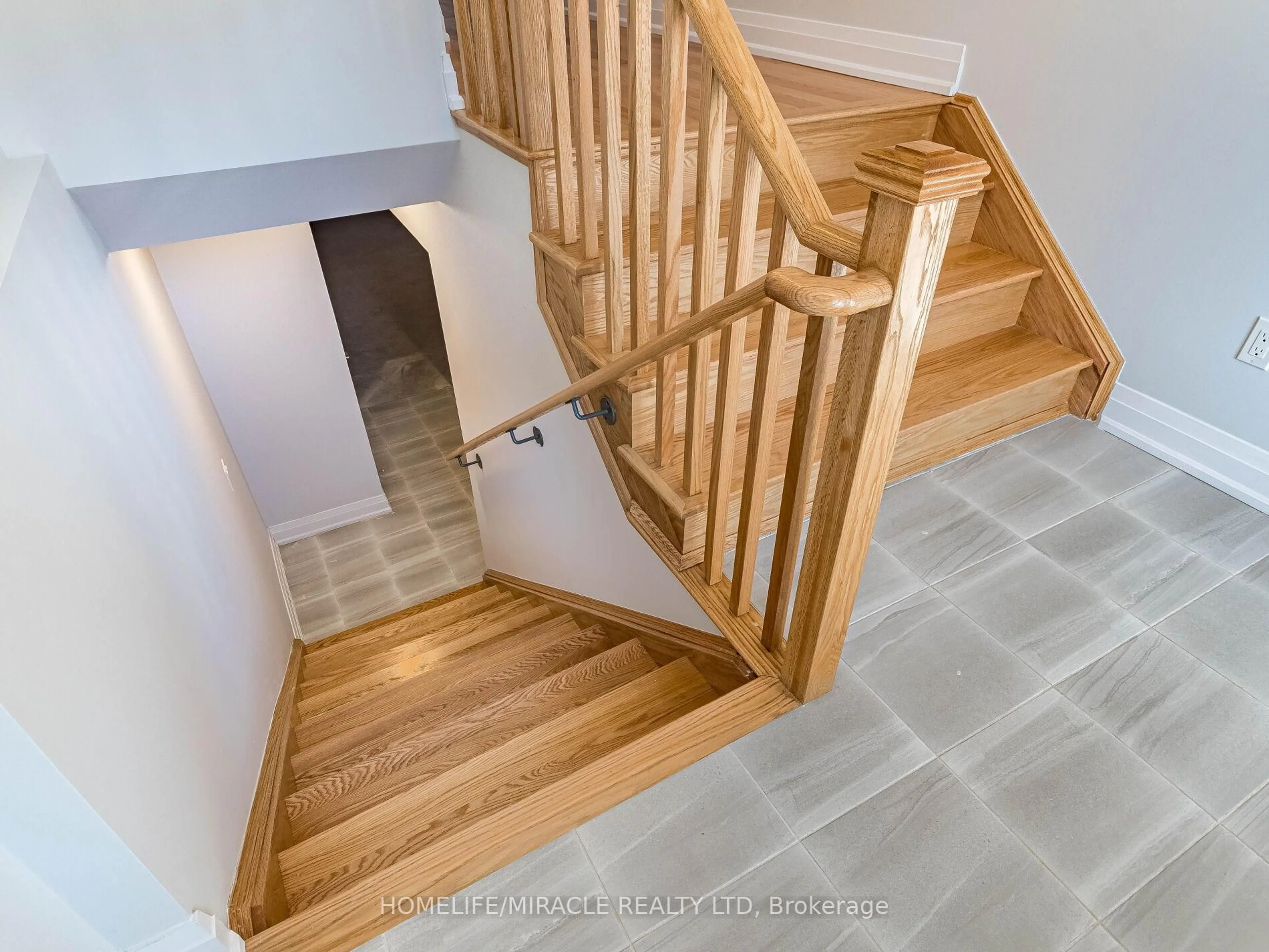 Stairs for 904 Knights Lane, Woodstock Ontario N4T 0P7