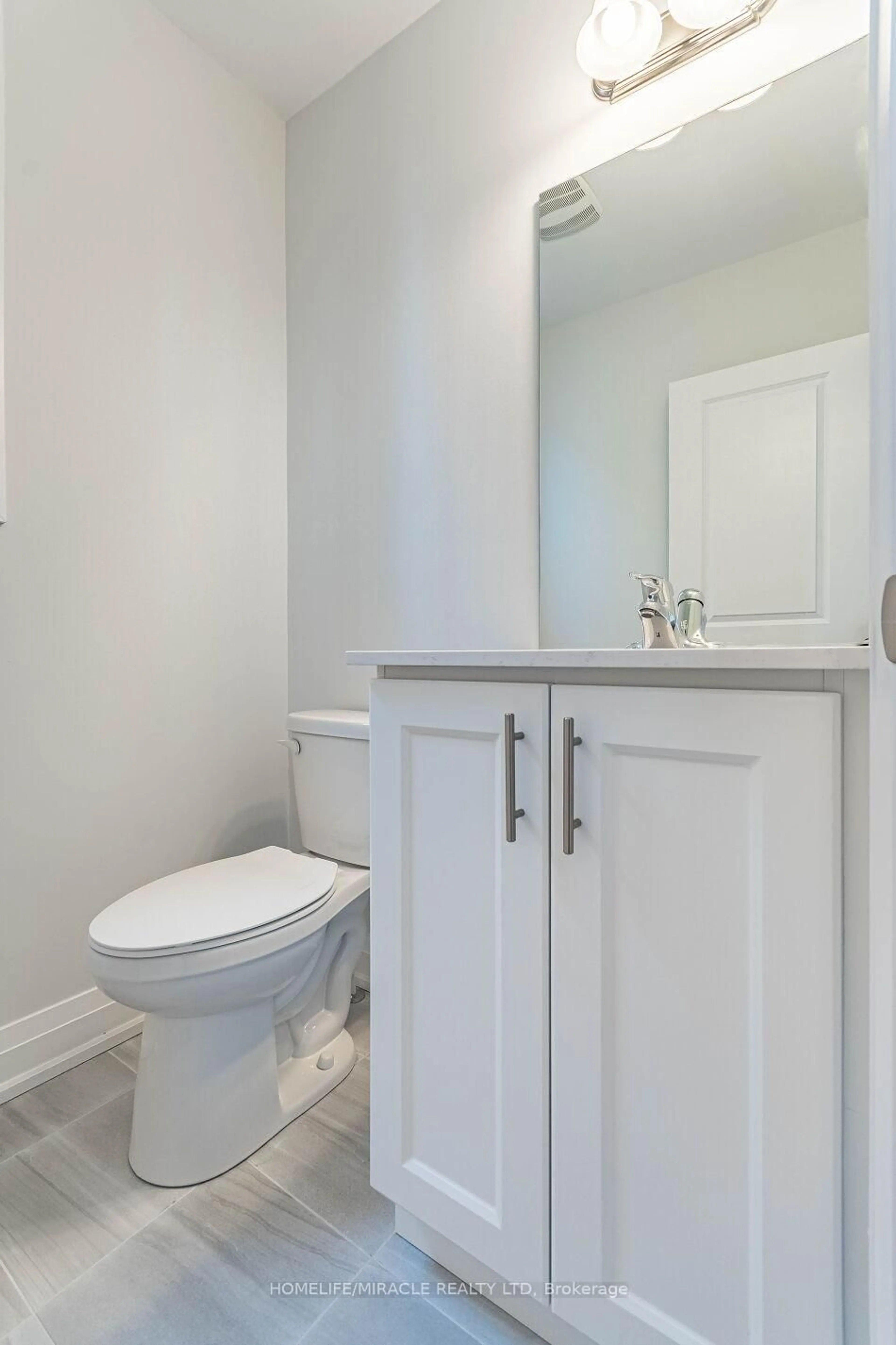 Standard bathroom, ceramic/tile floor for 904 Knights Lane, Woodstock Ontario N4T 0P7