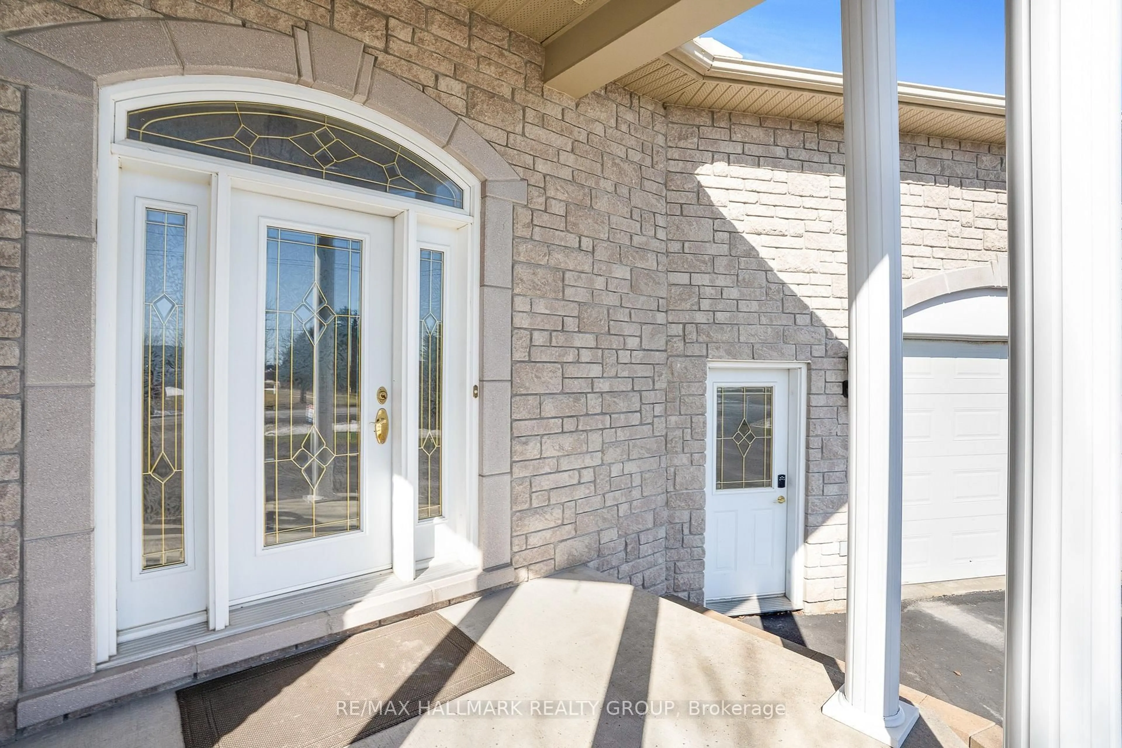 Indoor entryway for 2475 Duquette Rd, Clarence-Rockland Ontario K0A 1N0