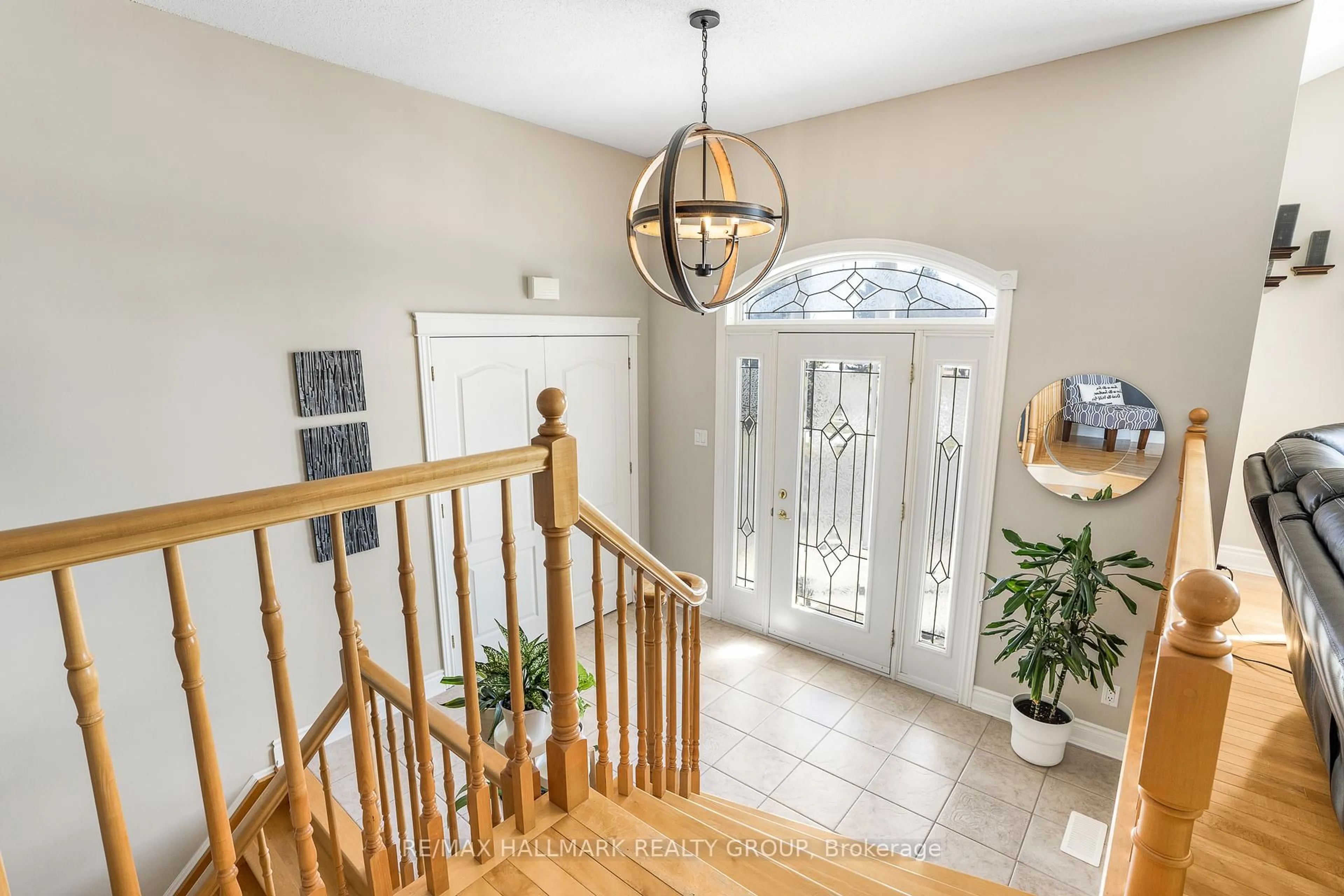 Indoor entryway for 2475 Duquette Rd, Clarence-Rockland Ontario K0A 1N0