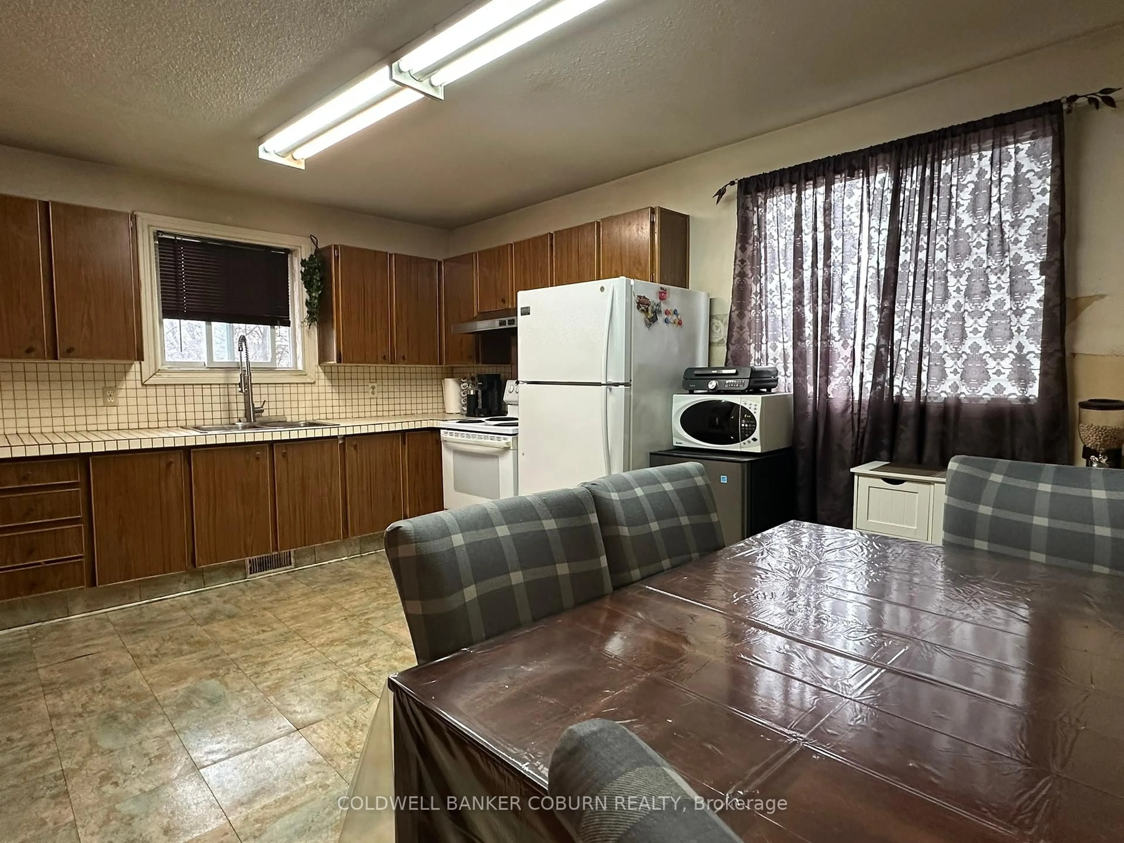 Standard kitchen, unknown for 2211 St Laurent Blvd, Ottawa Ontario K1G 1B1