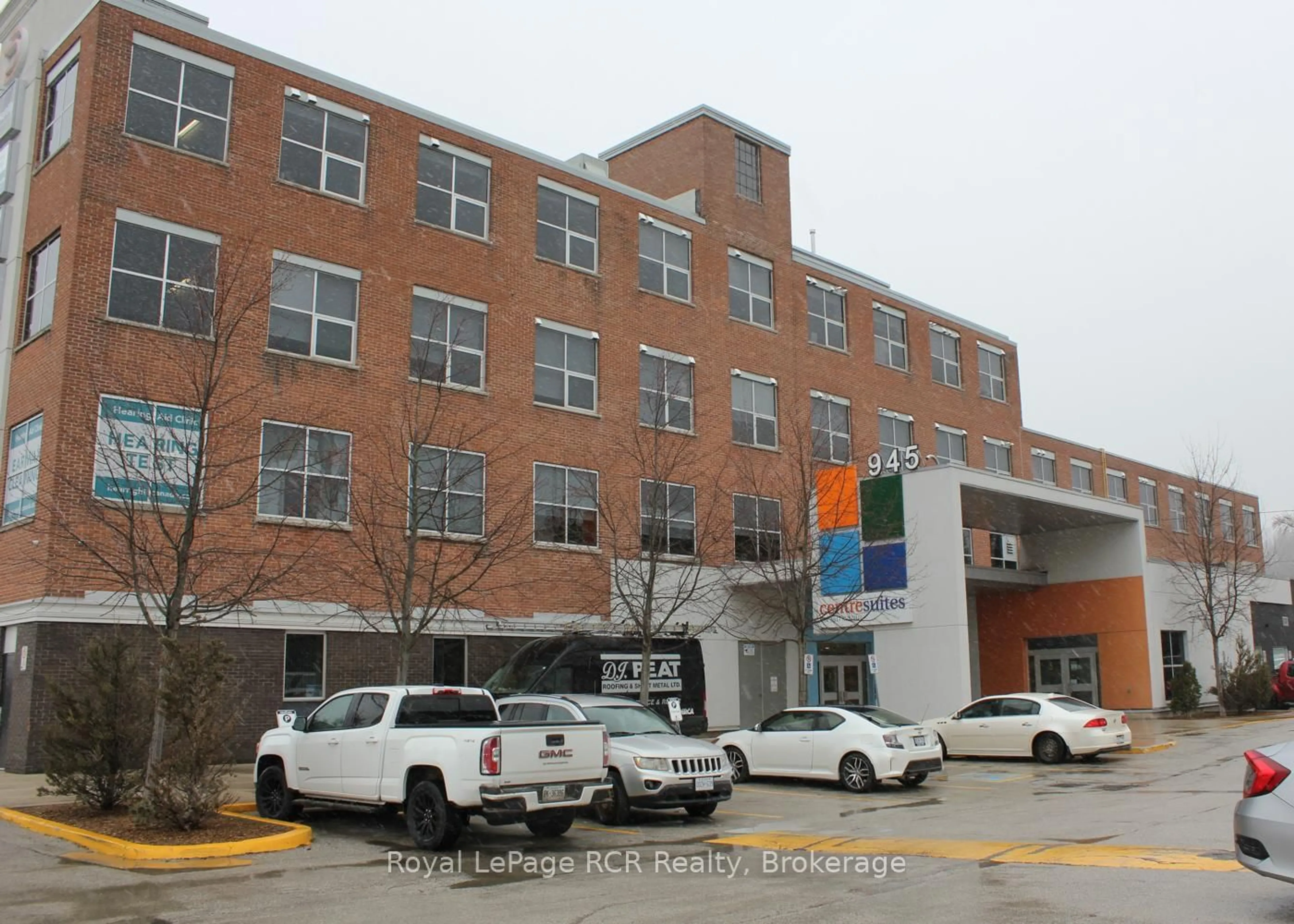 Indoor foyer for 945 3rd Ave #311, Owen Sound Ontario N4K 2K8