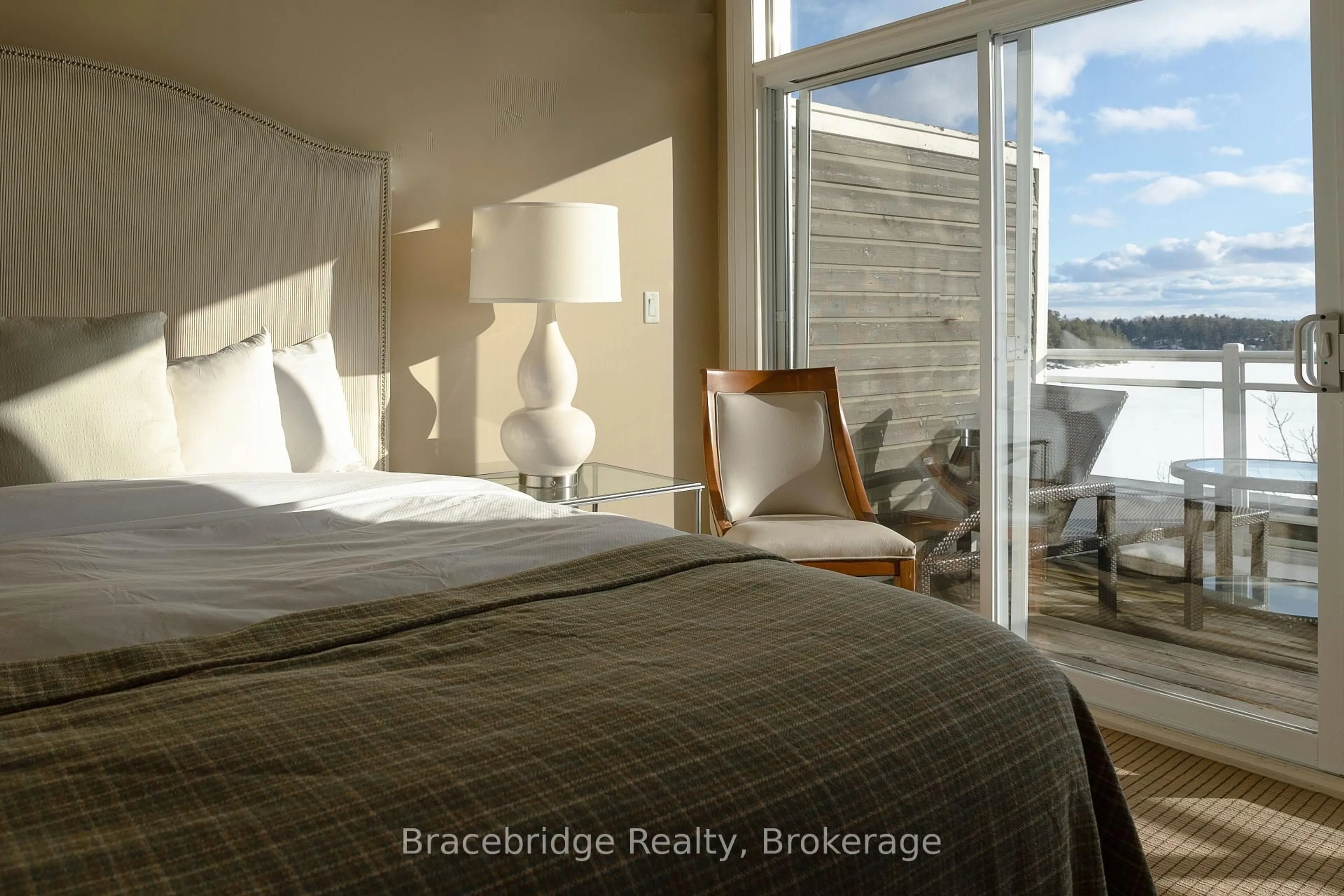 Bedroom with bed, unknown for 1869 Muskoka Rd 118 N/A #B201-B2, Muskoka Lakes Ontario P1L 1W8