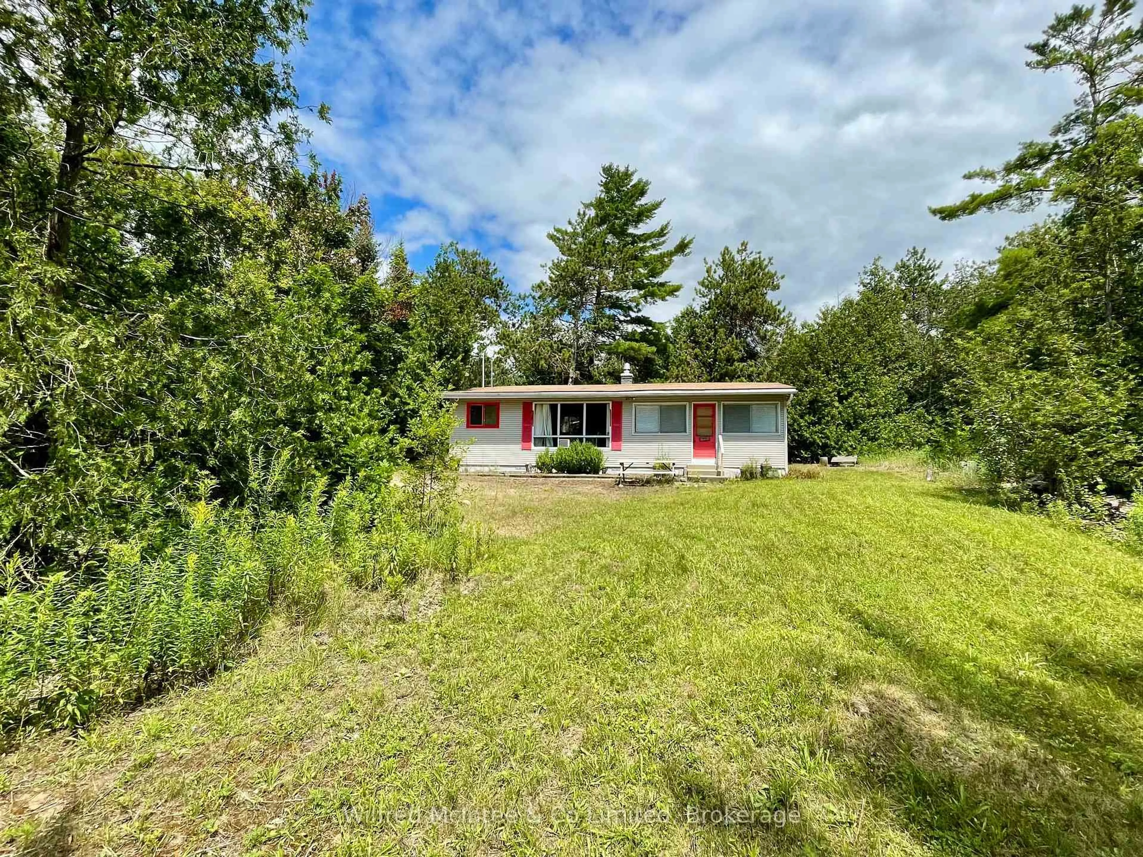 A pic from outside/outdoor area/front of a property/back of a property/a pic from drone, unknown for 270 Ogimah Rd, Native Leased Lands Ontario N0H 2G0