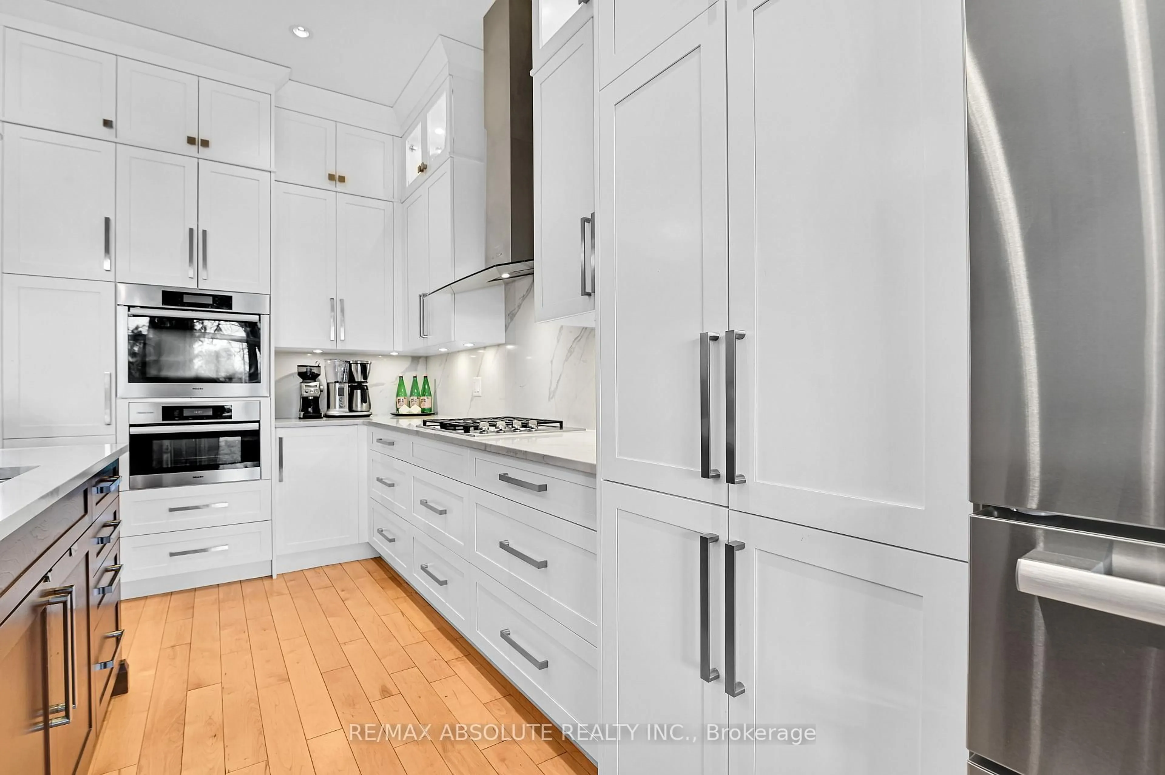 Contemporary kitchen, wood/laminate floor for 190 Hopewell Ave, Glebe - Ottawa East and Area Ontario K1Z 2Z5