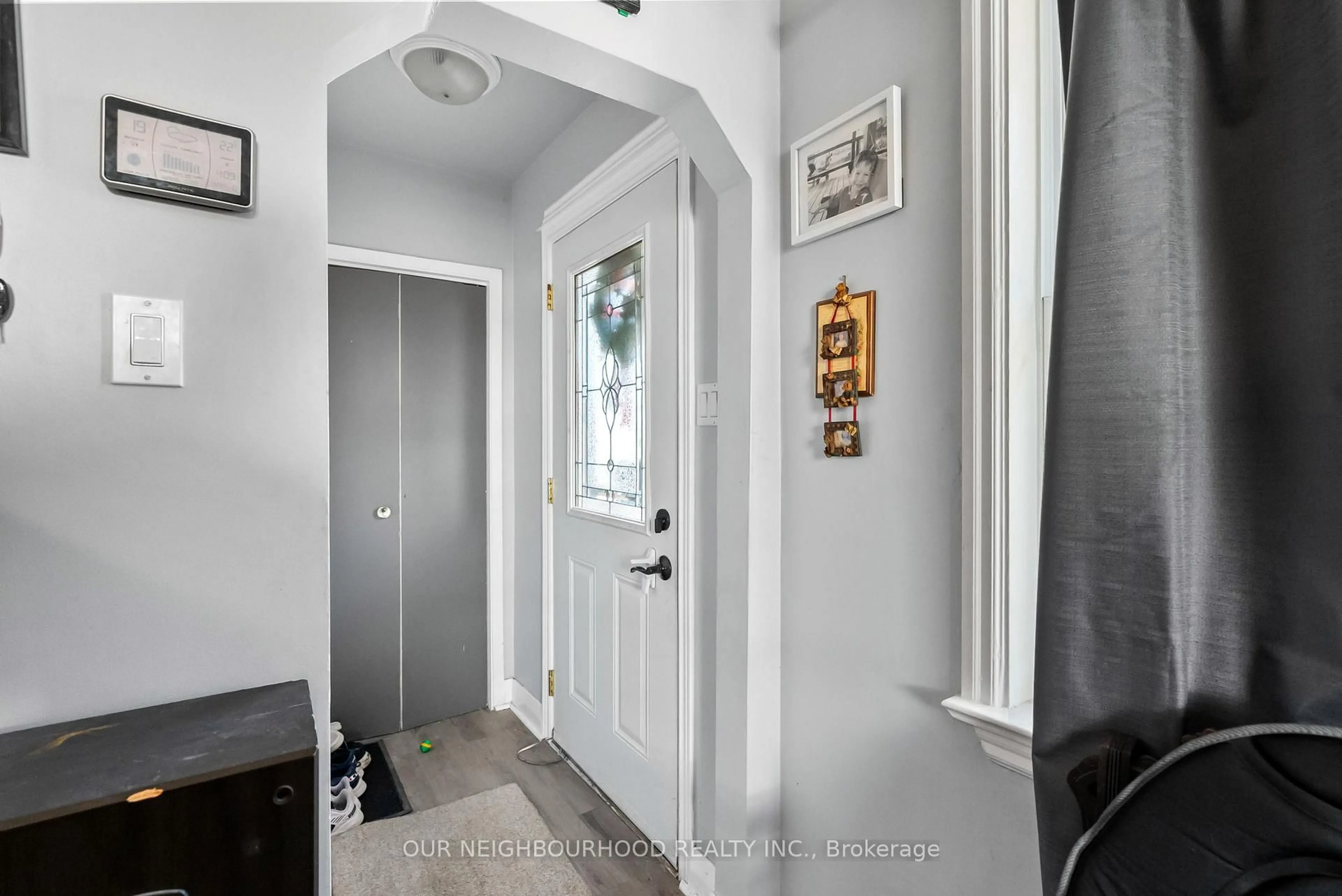 Indoor entryway for 763 Maryland Ave, Peterborough Ontario K9J 4P5