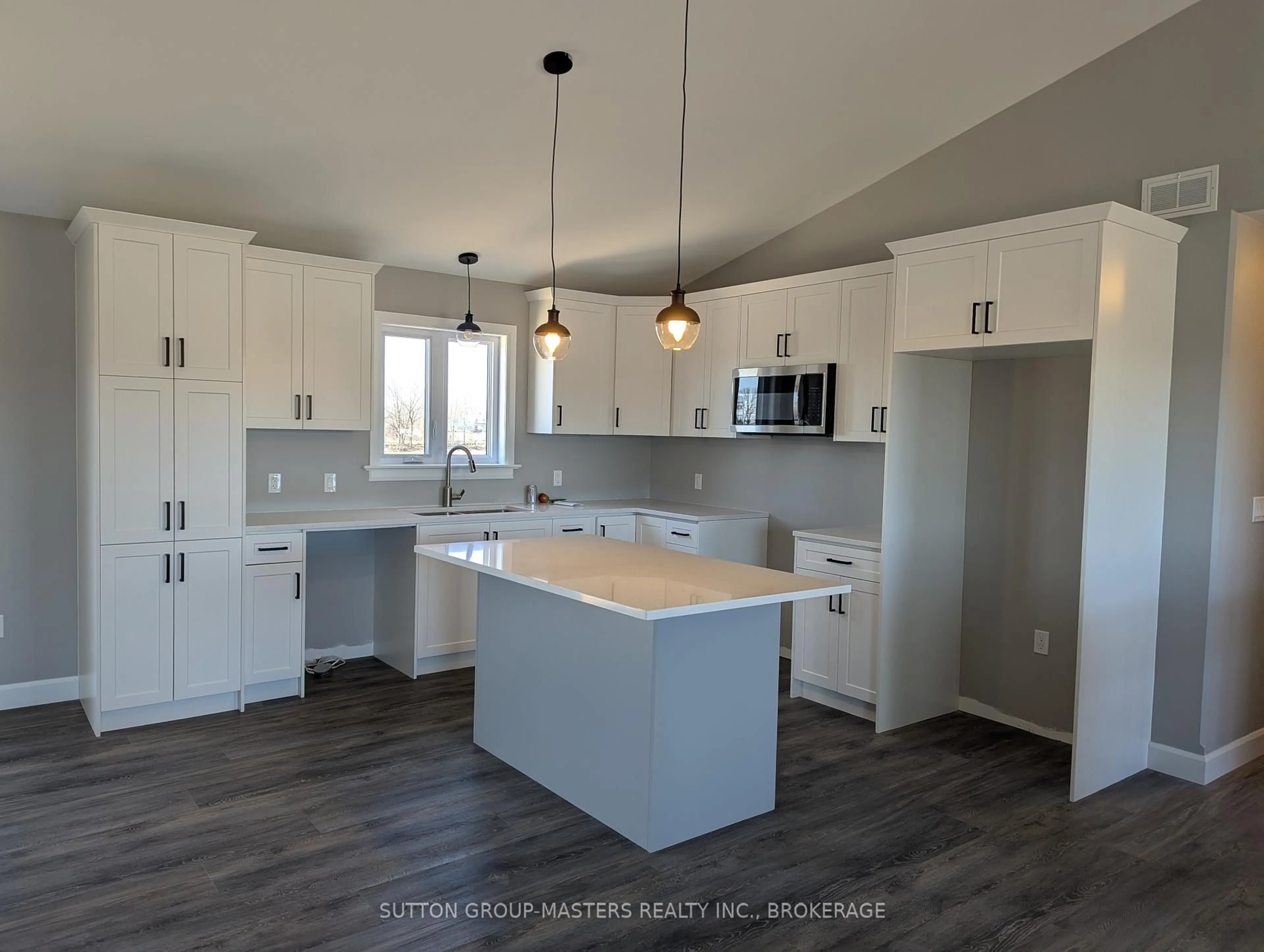 Open concept kitchen, unknown for 106 Bittersweet Rd, Hartington Ontario K0H 1W0