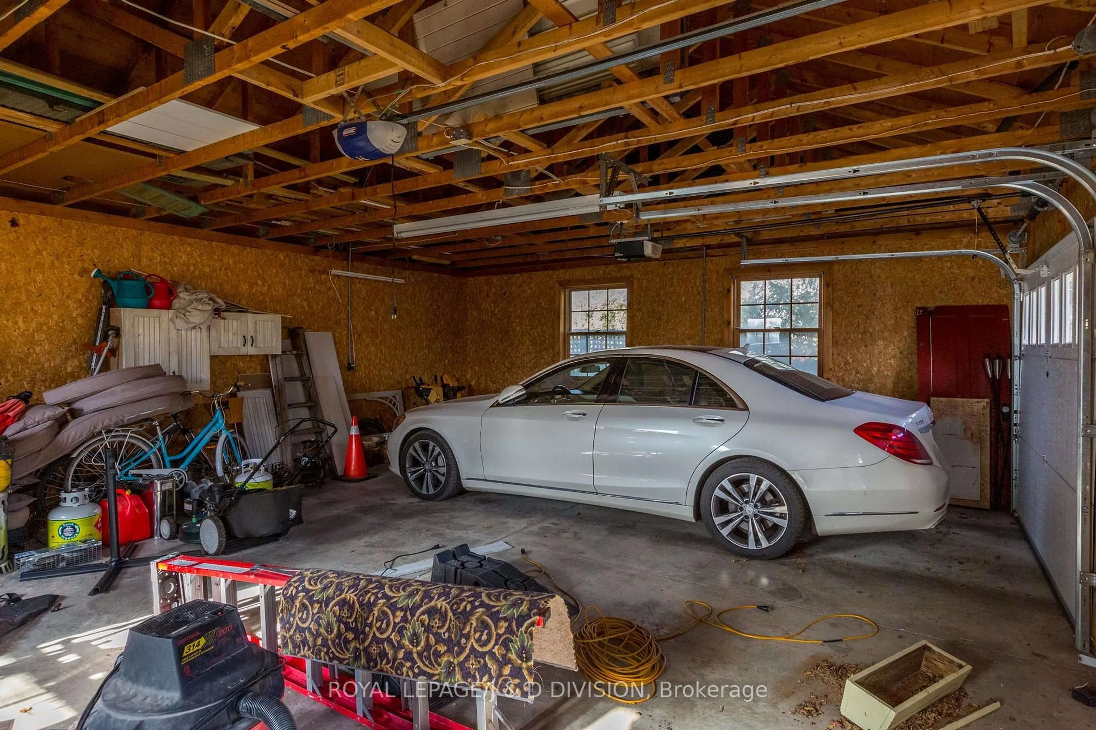 Indoor garage for 16 Albert St, Selwyn Ontario K0L 2H0