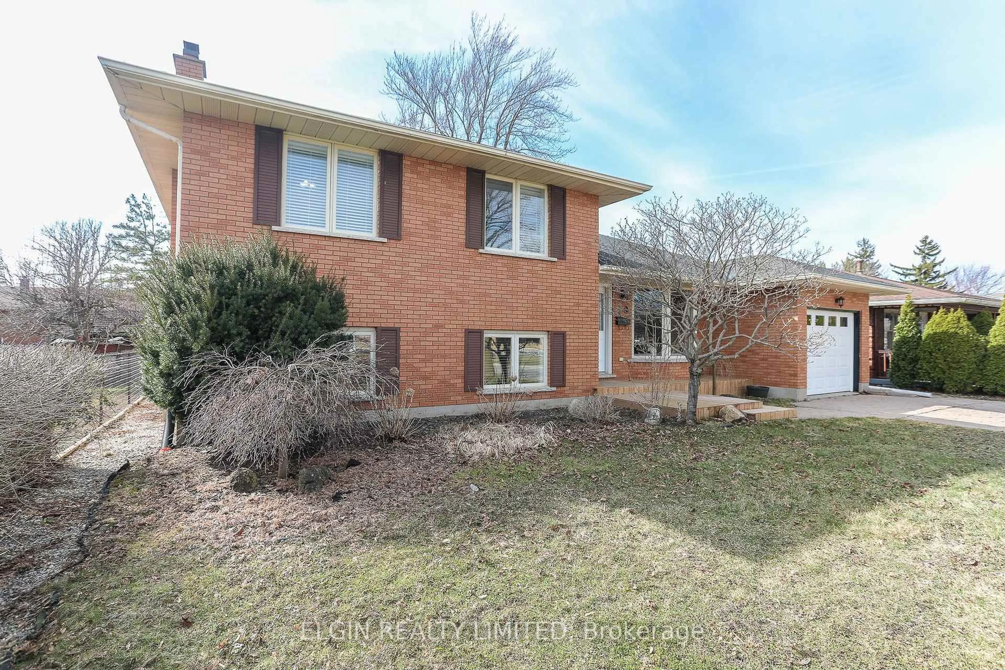 Home with brick exterior material, street for 19 High St, St. Thomas Ontario N5R 5R6