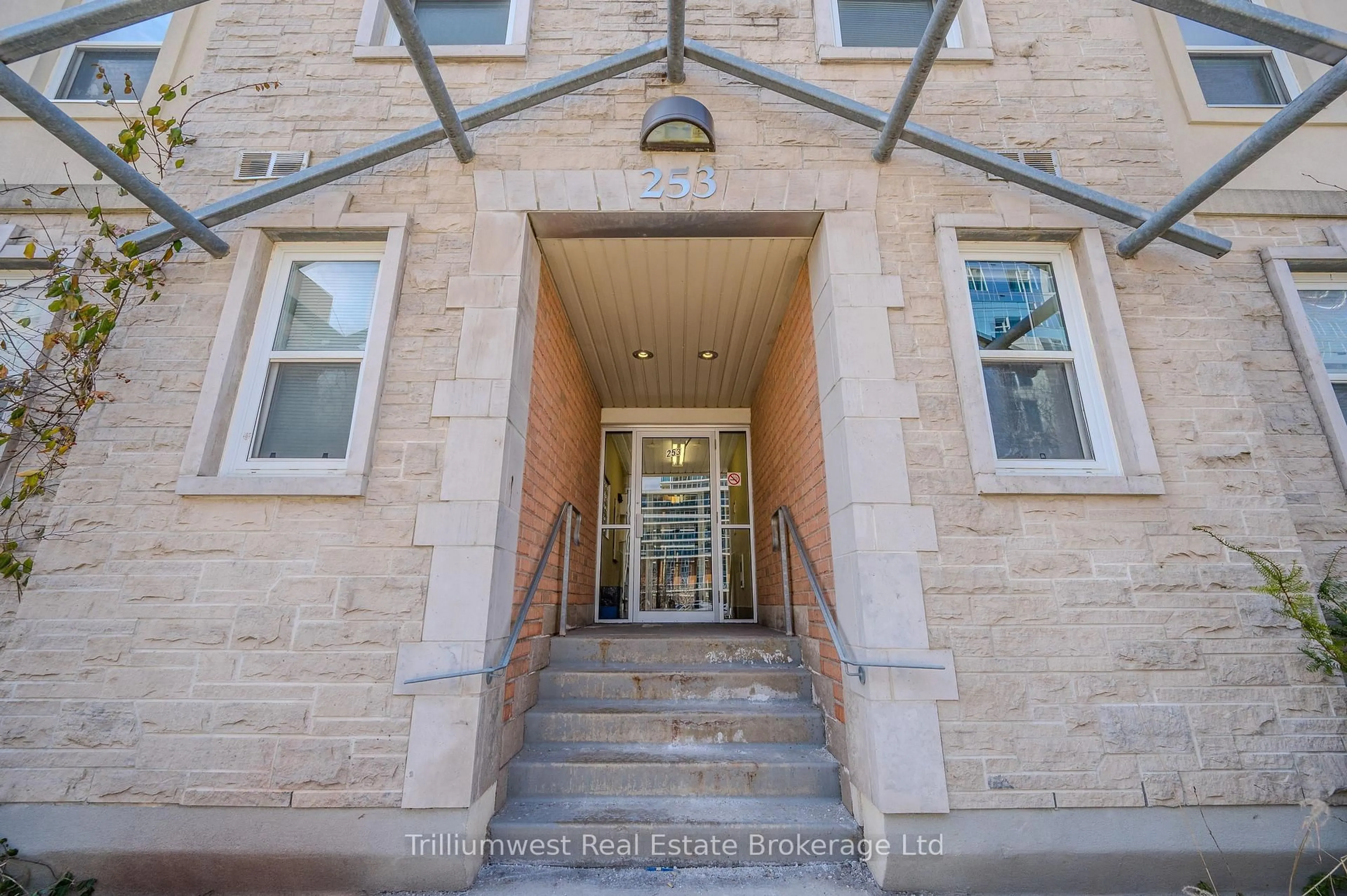 Indoor foyer for 253 Lester St #503, Waterloo Ontario N2L 3W6