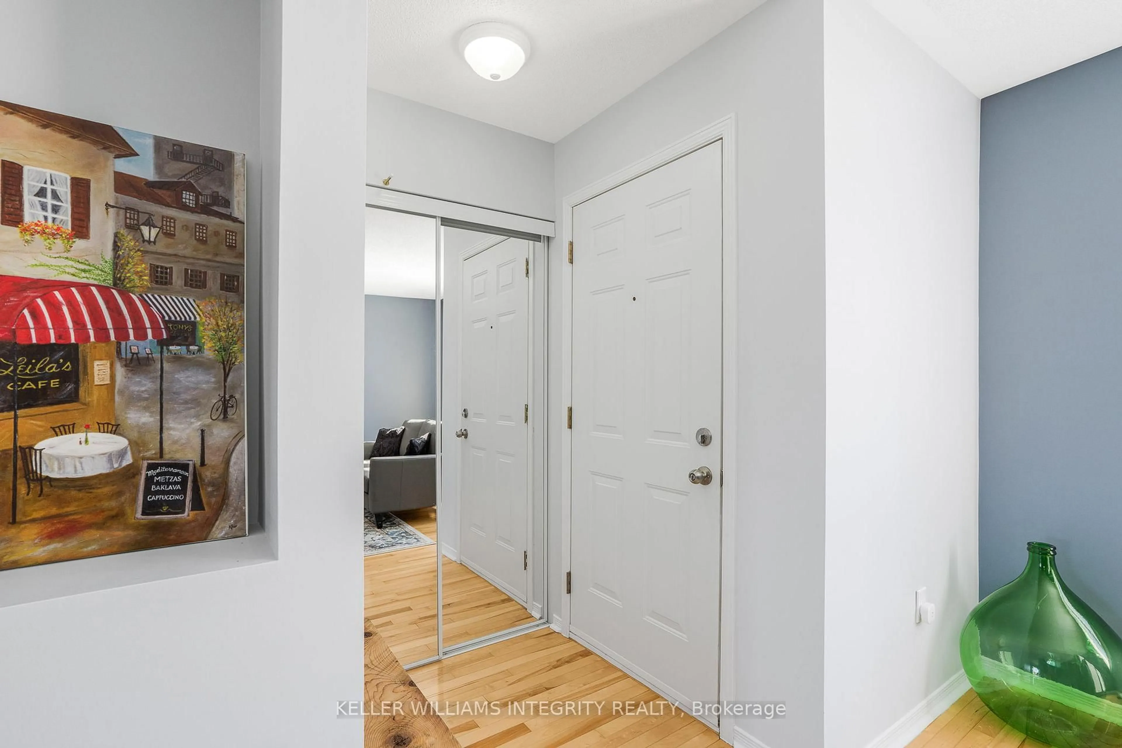 Indoor entryway for 3677 Principale St, Alfred and Plantagenet Ontario K0A 3K0