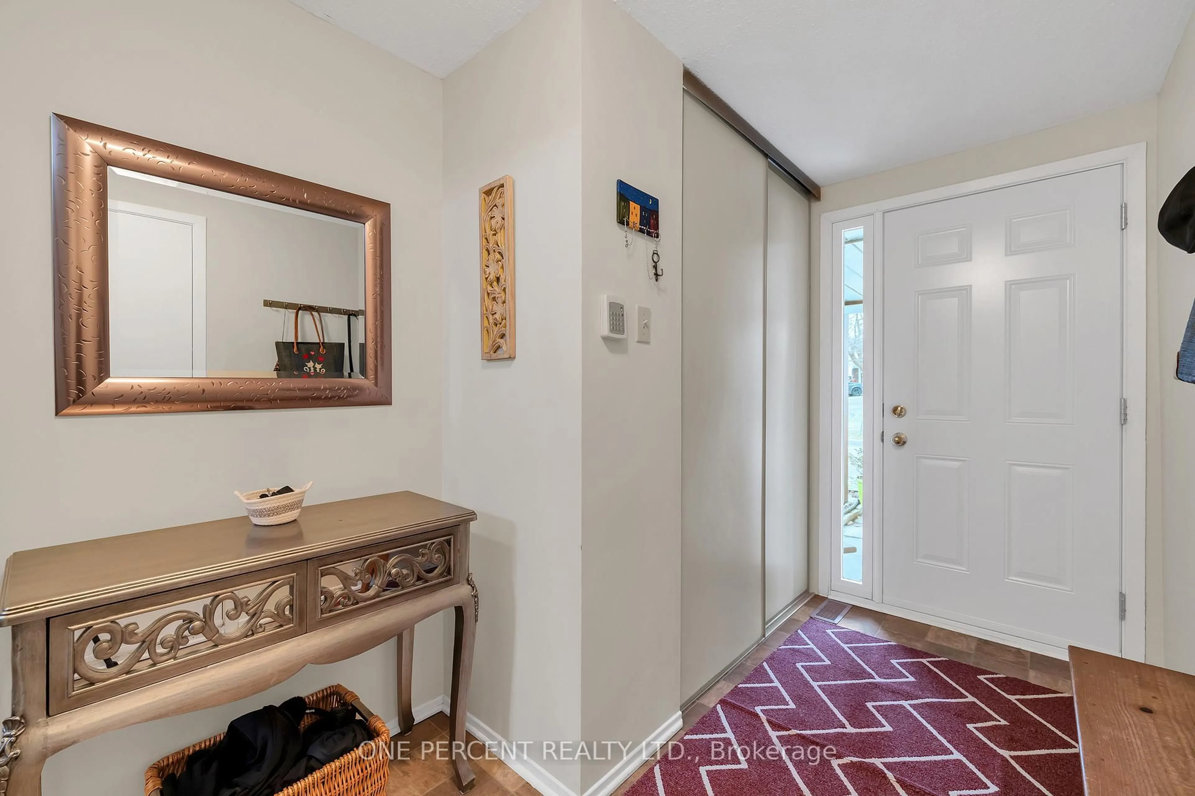 Indoor entryway for 2 Esterlawn N/A #19, Ottawa Ontario K2A 4B3