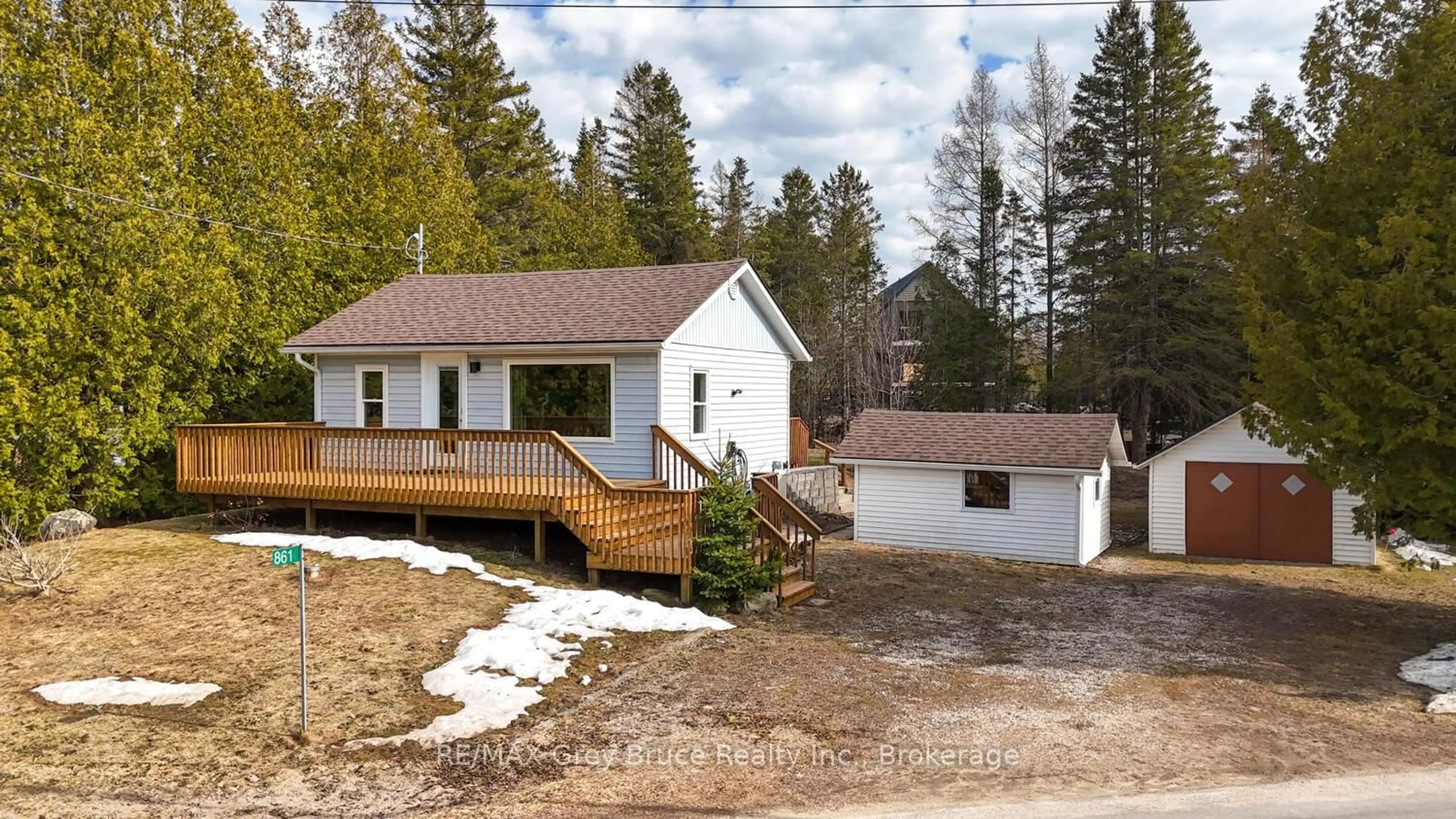 A pic from outside/outdoor area/front of a property/back of a property/a pic from drone, street for 861 Pike Bay Rd, Northern Bruce Peninsula Ontario N0H 2T0