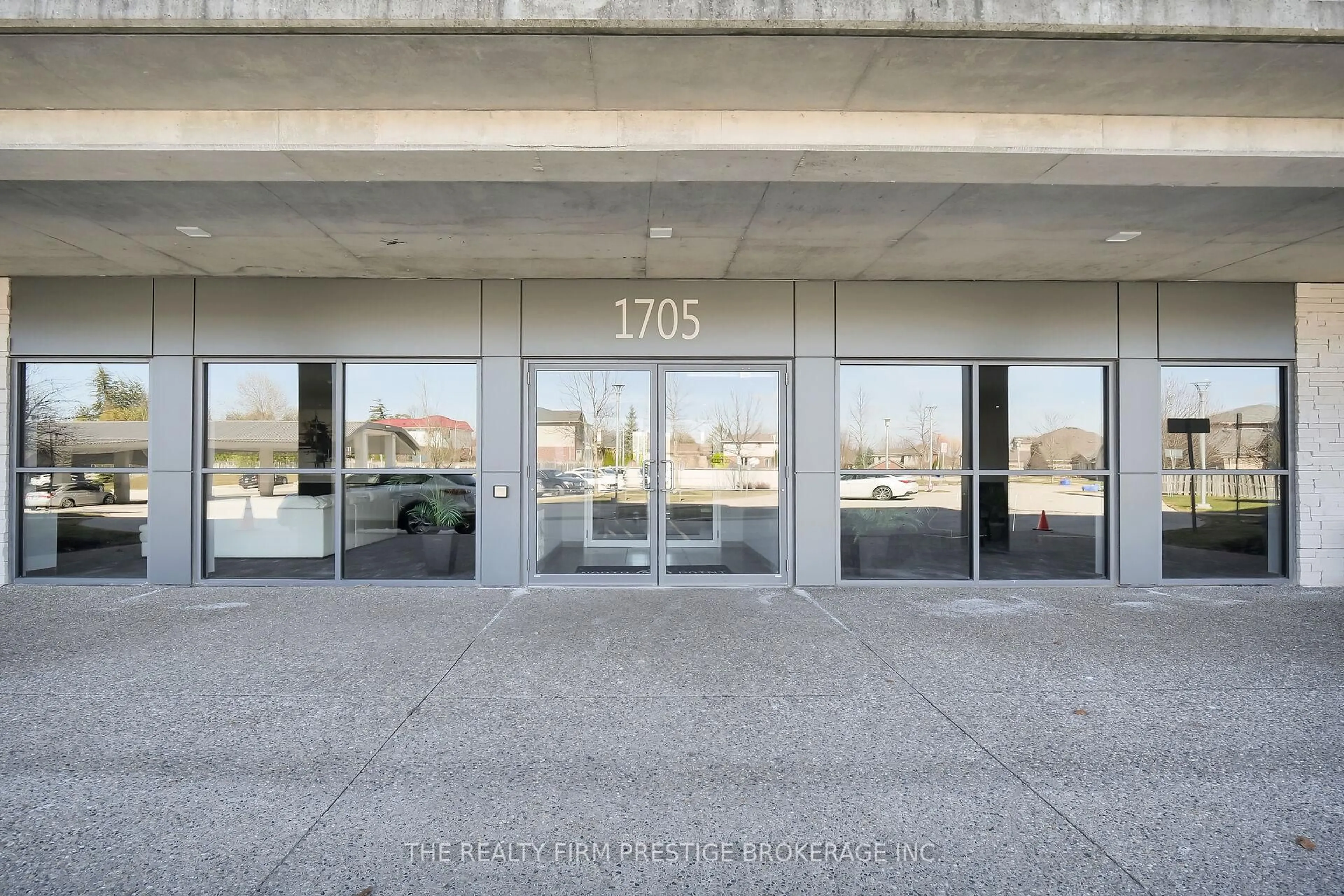 Indoor foyer for 1705 Fiddlehead Pl #201, London North Ontario N6G 0S1