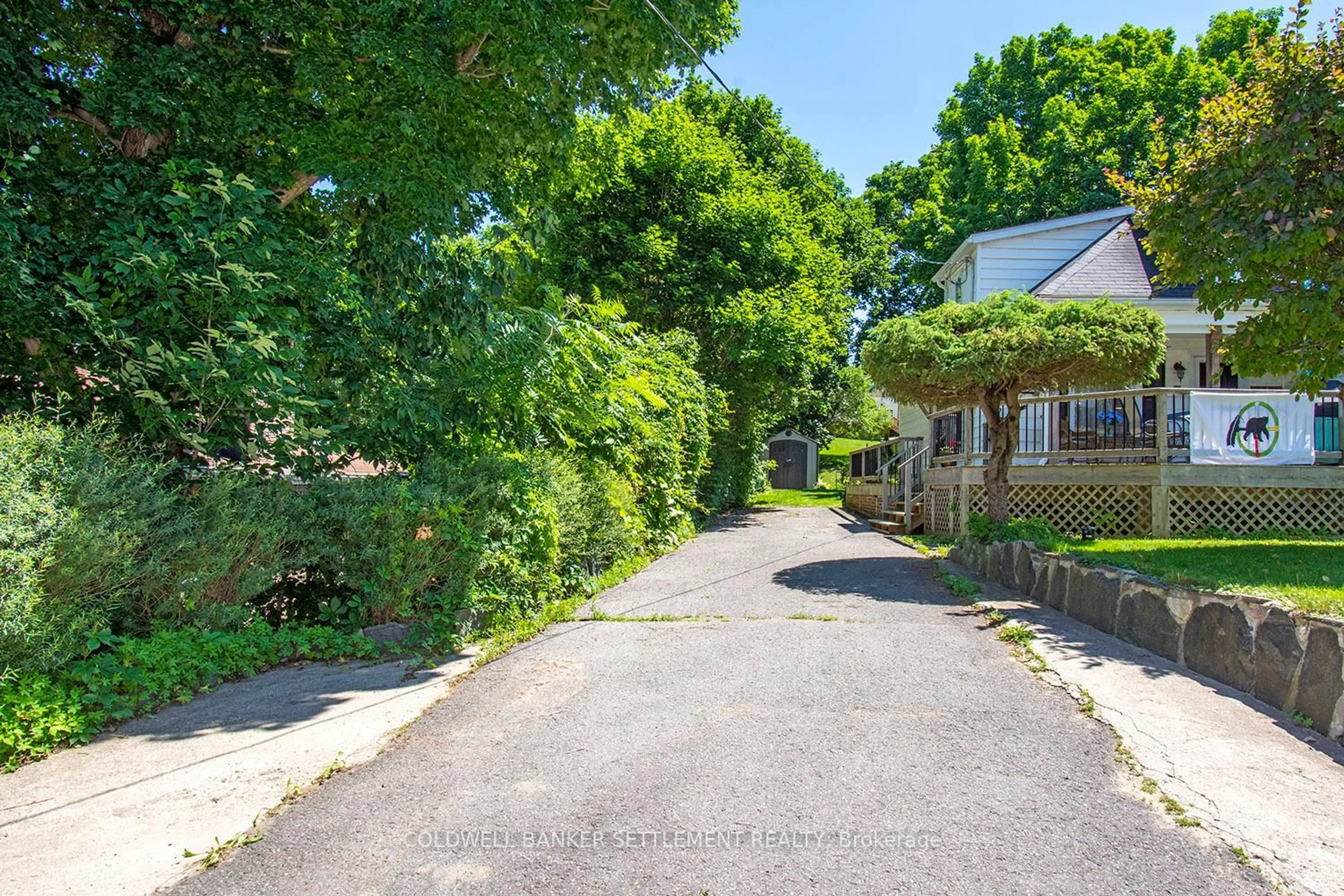 A pic from outside/outdoor area/front of a property/back of a property/a pic from drone, street for 1070 Elizabeth St, Sharbot Lake Ontario K0H 2P0