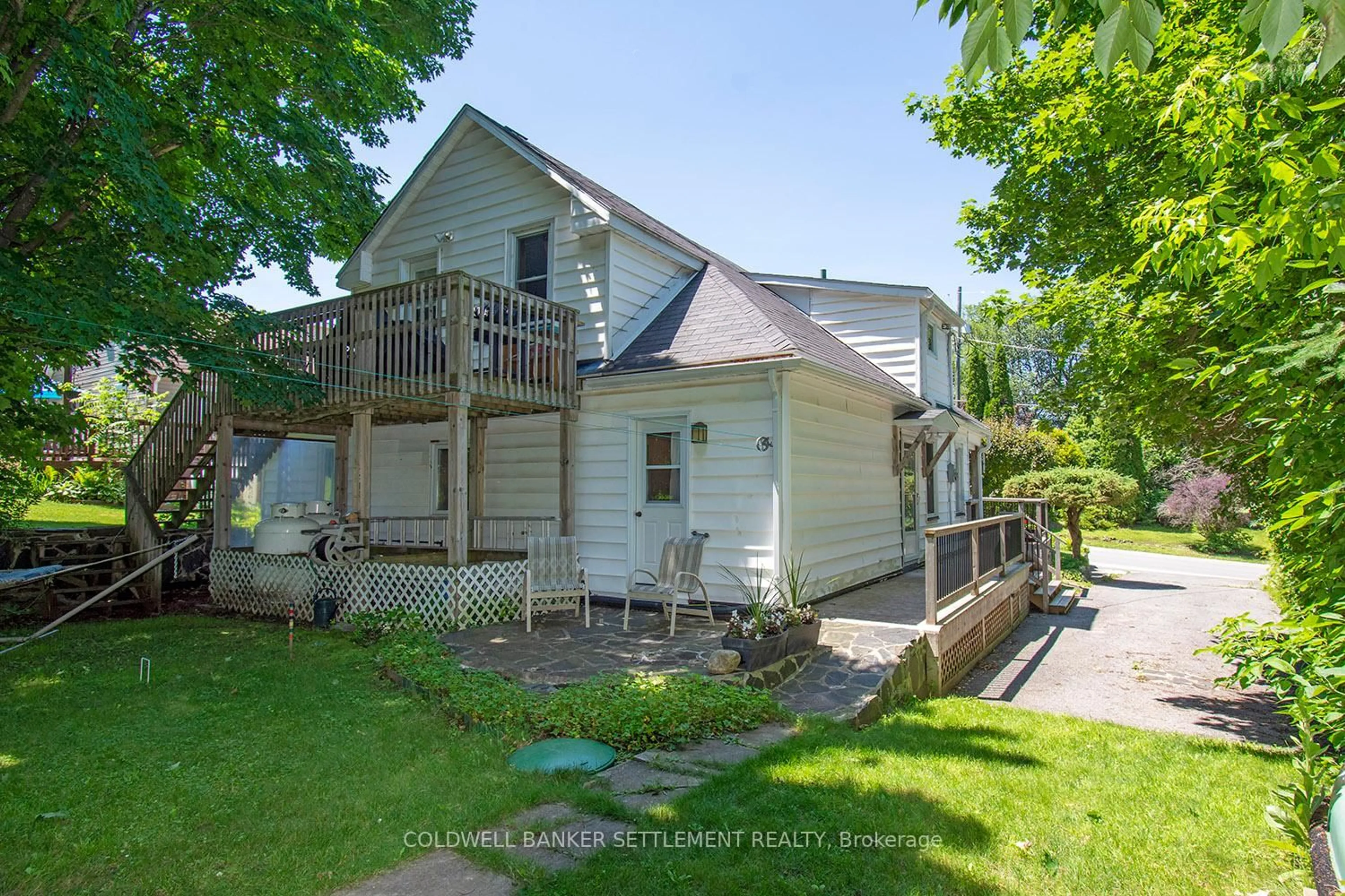 A pic from outside/outdoor area/front of a property/back of a property/a pic from drone, street for 1070 Elizabeth St, Sharbot Lake Ontario K0H 2P0