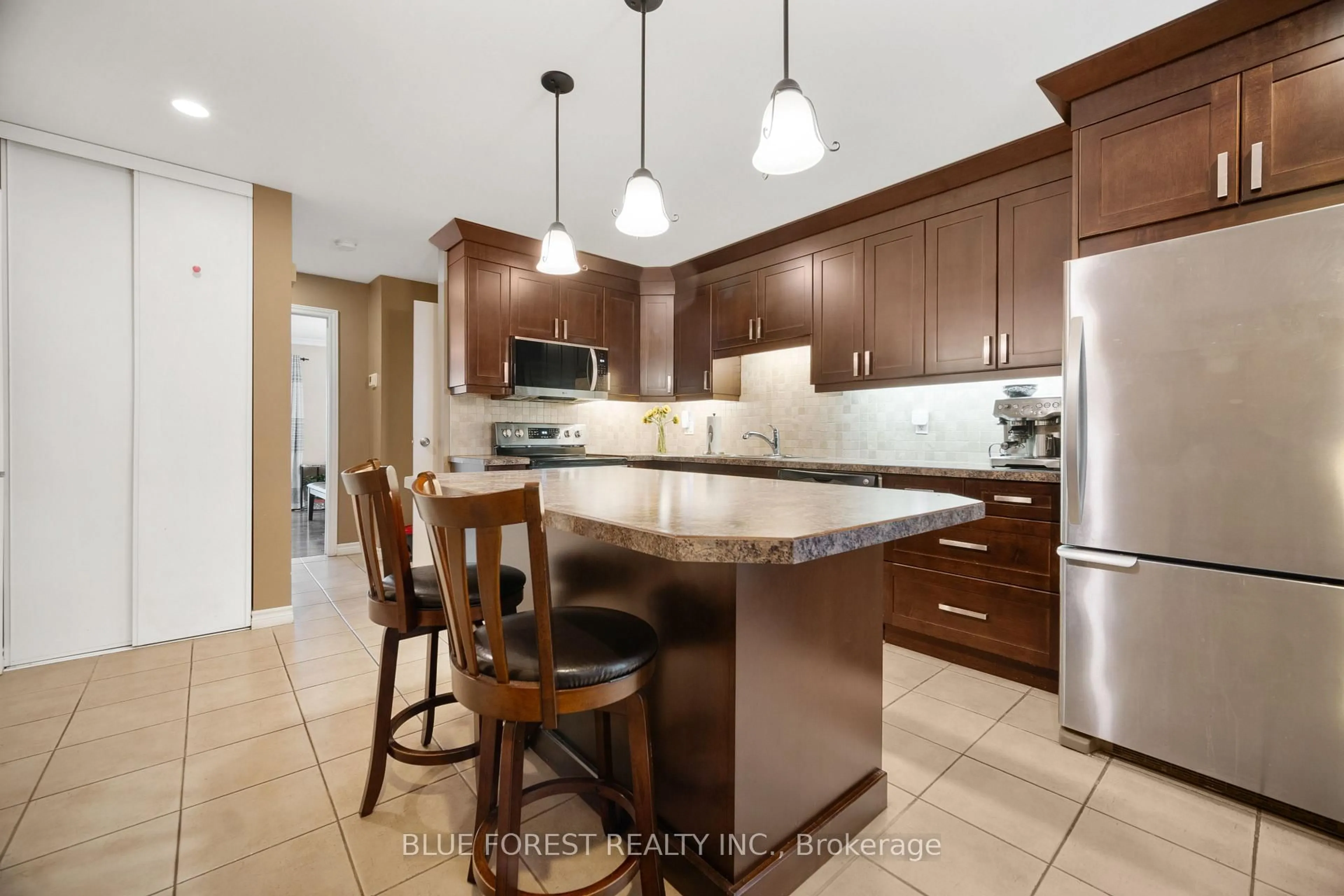 Open concept kitchen, ceramic/tile floor for 120 Centre St #39, London South Ontario N6J 4X4