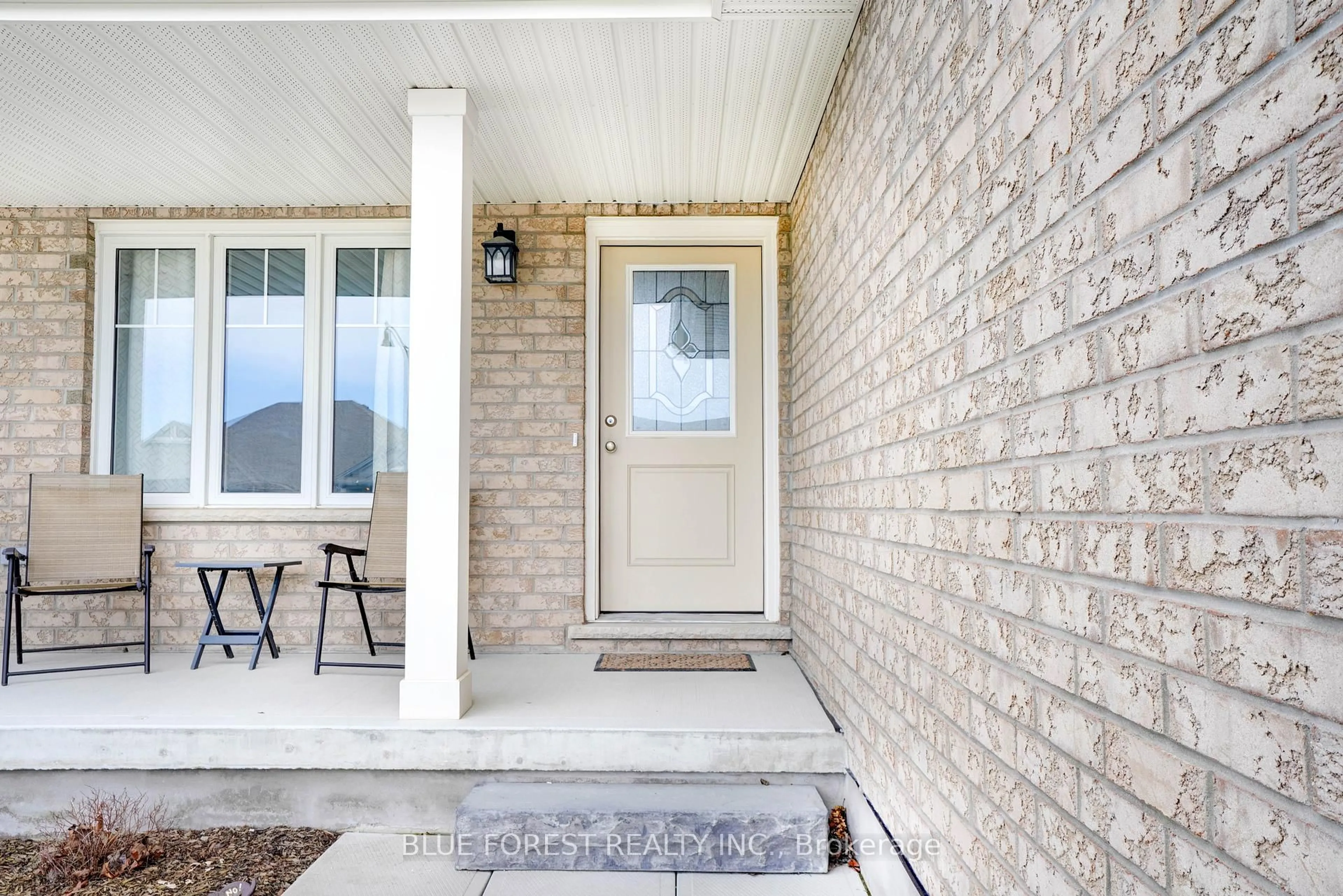 Patio, street for 10 Auburn Dr, St. Thomas Ontario N5R 0K2