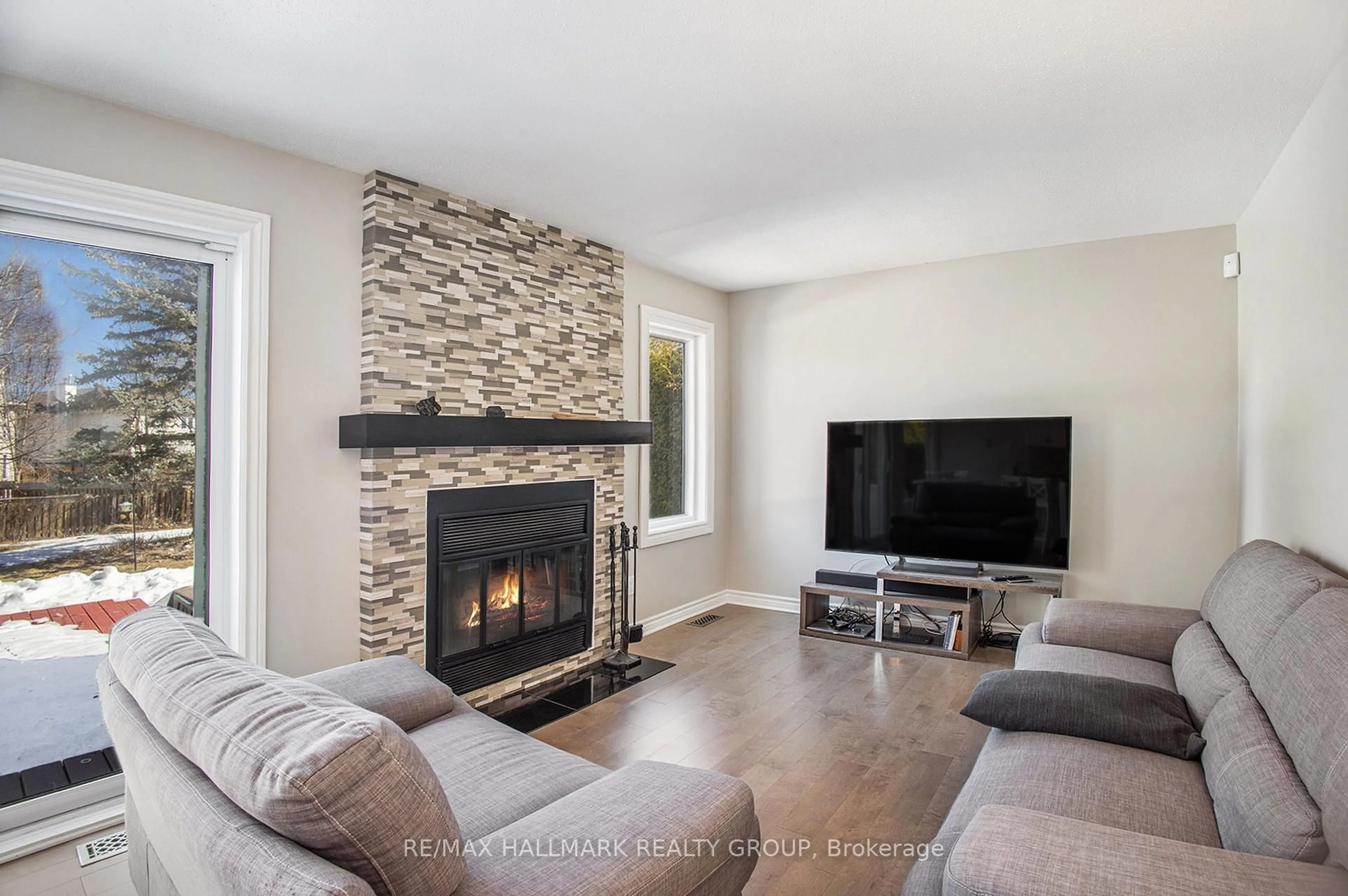 Living room with furniture, unknown for 1797 WINDFLOWER Way, Orleans - Convent Glen and Area Ontario K1C 5Z2