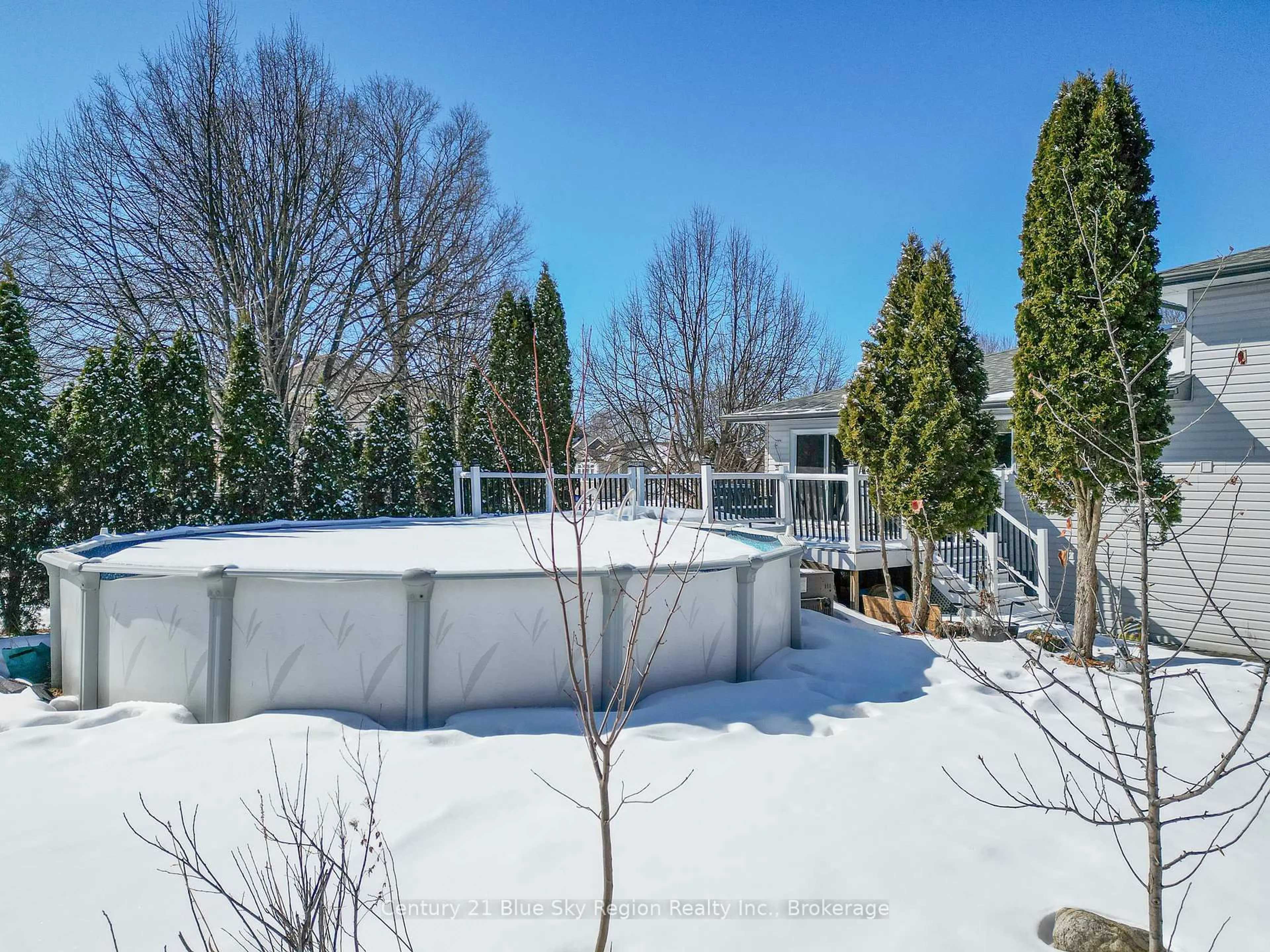 A pic from outside/outdoor area/front of a property/back of a property/a pic from drone, unknown for 85 Nottingham Dr, North Bay Ontario P1C 1K4