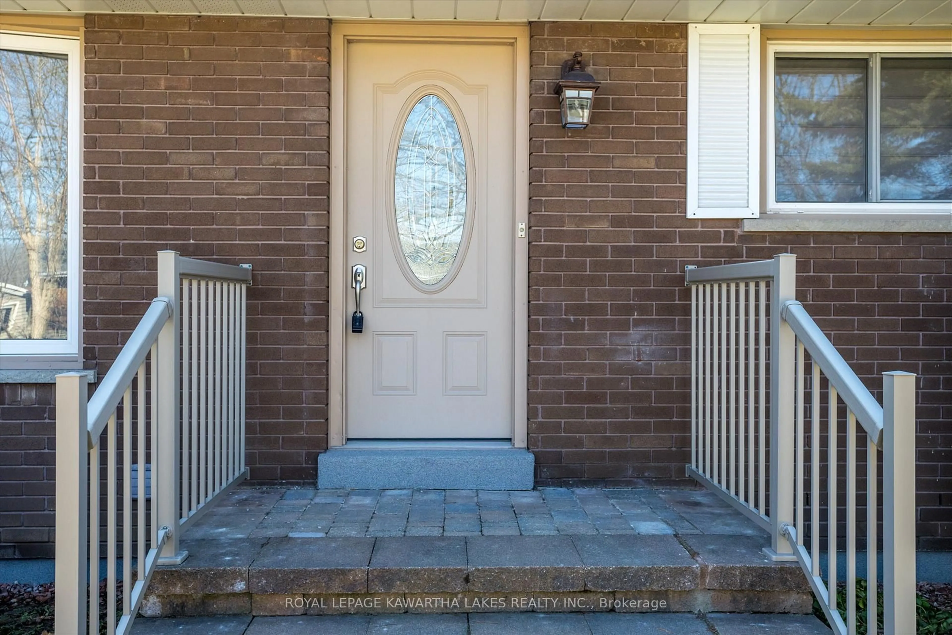 Indoor entryway for 159 Adelaide St, Kawartha Lakes Ontario K9V 4M5