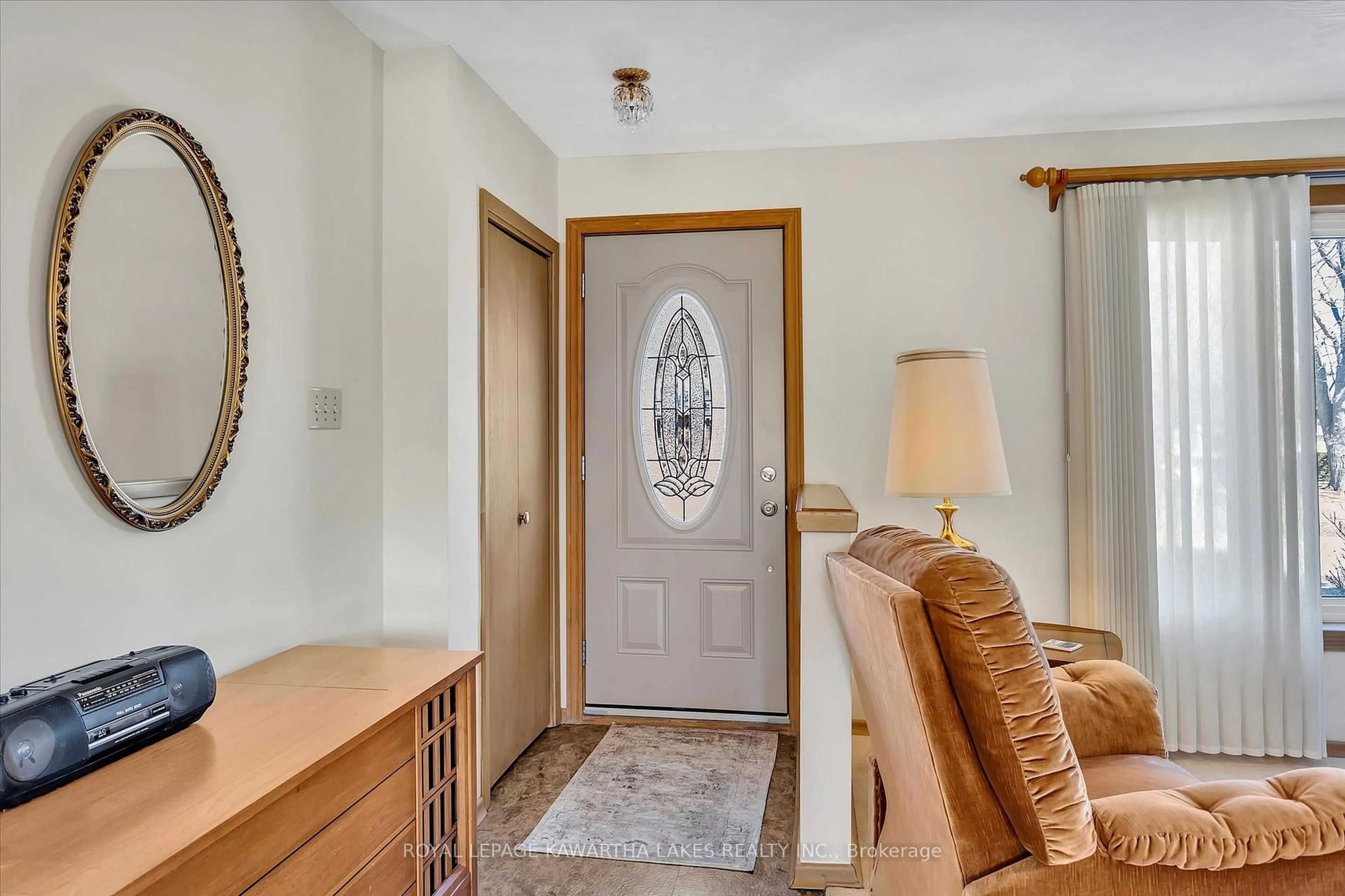 Indoor entryway for 159 Adelaide St, Kawartha Lakes Ontario K9V 4M5